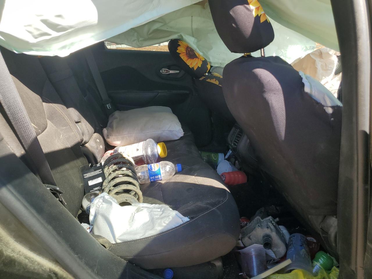 2015 Jeep Cherokee Latitude VIN: 1C4PJLCB5FW517536 Lot: 86863755