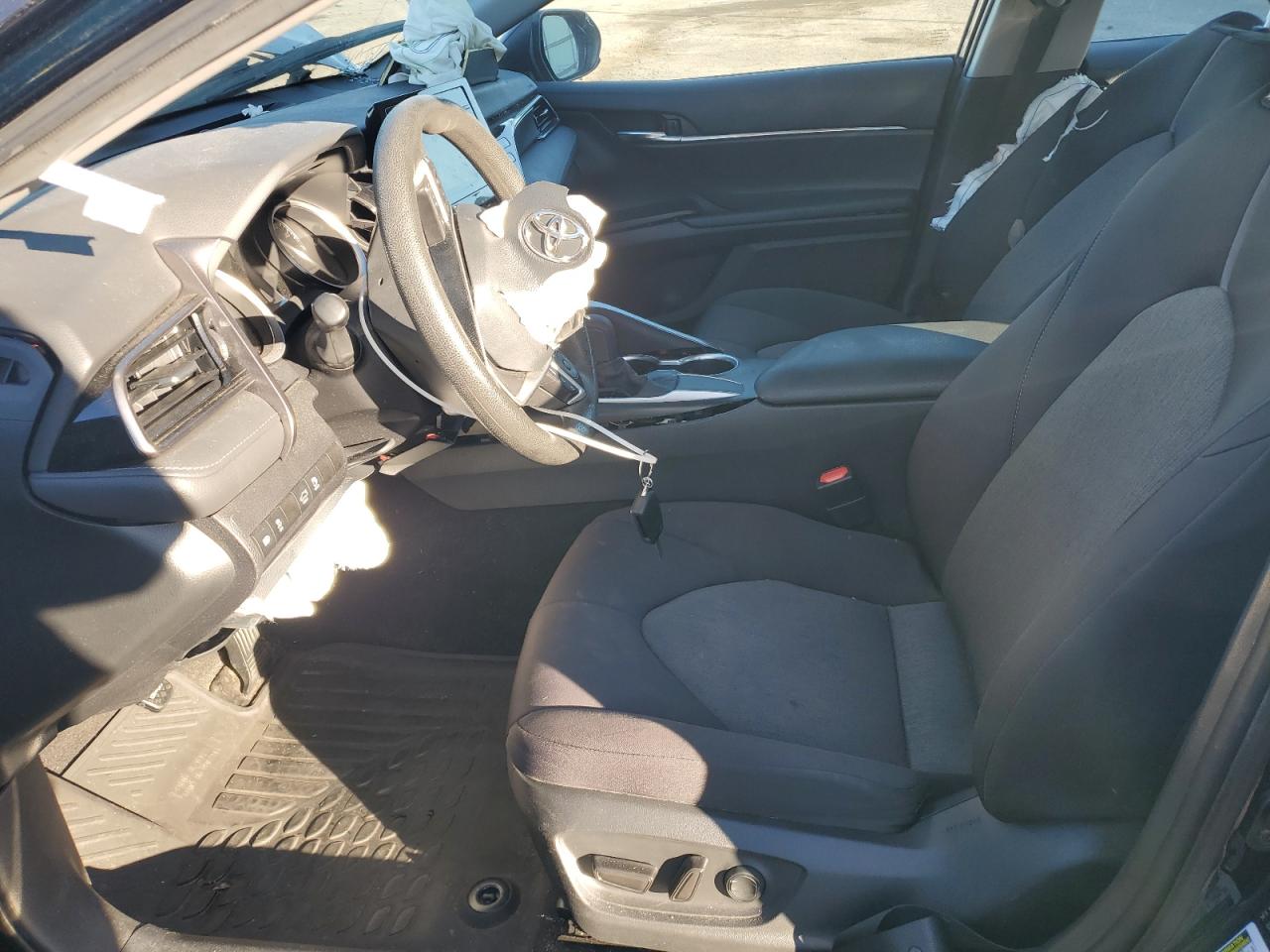 2021 Toyota Camry Le VIN: 4T1C11AK0MU558487 Lot: 84810095