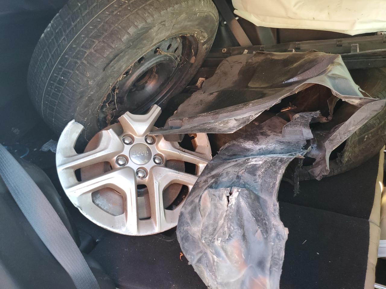 2018 Jeep Compass Sport VIN: 3C4NJCAB2JT148112 Lot: 82343285