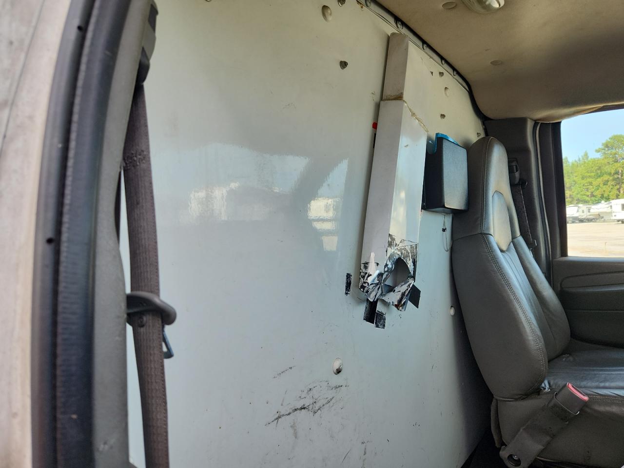 2008 GMC Savana Cutaway G3500 VIN: 1GDGG31C181910276 Lot: 84301215