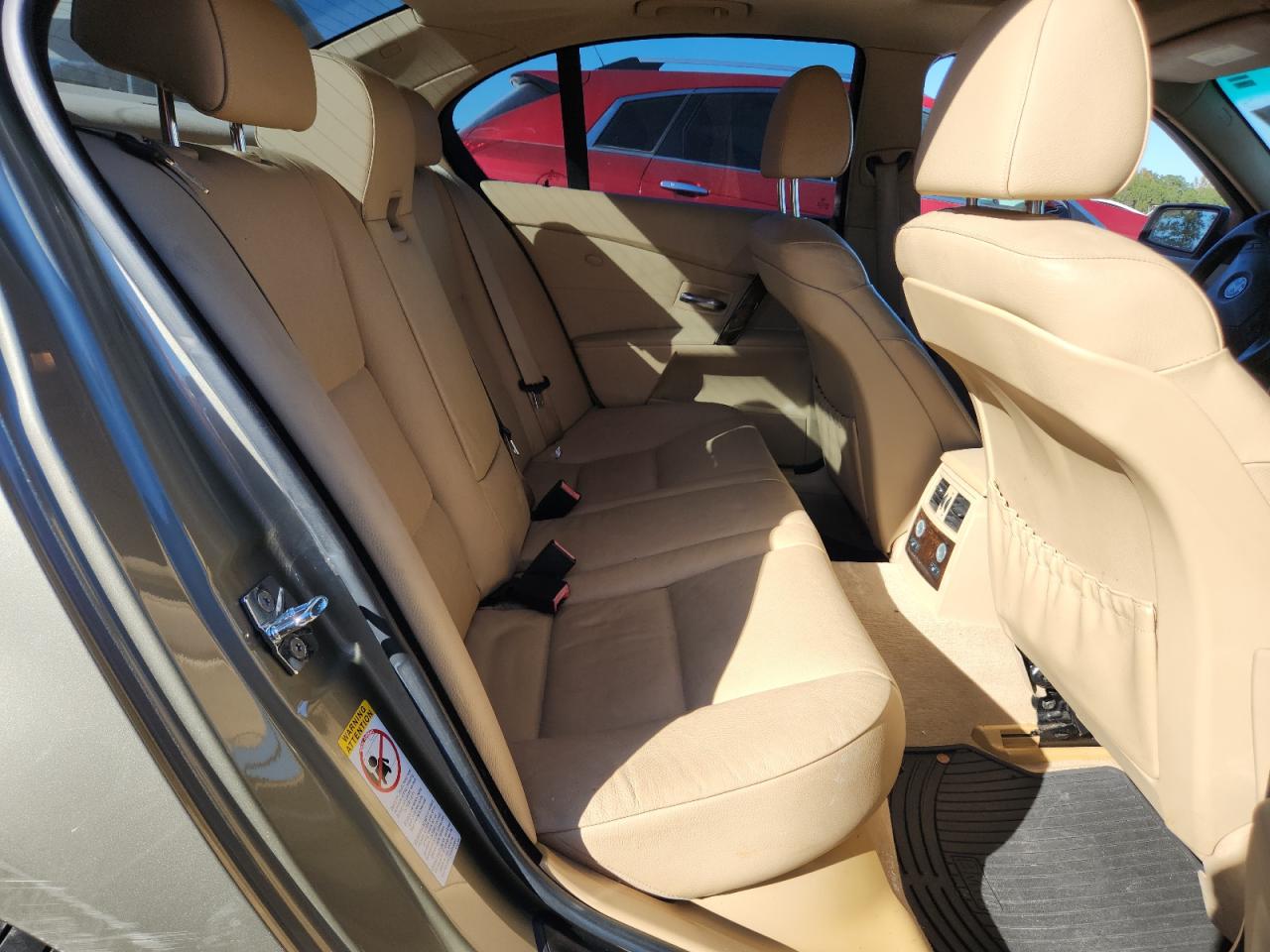 Фото: WBANF735X6CU20647