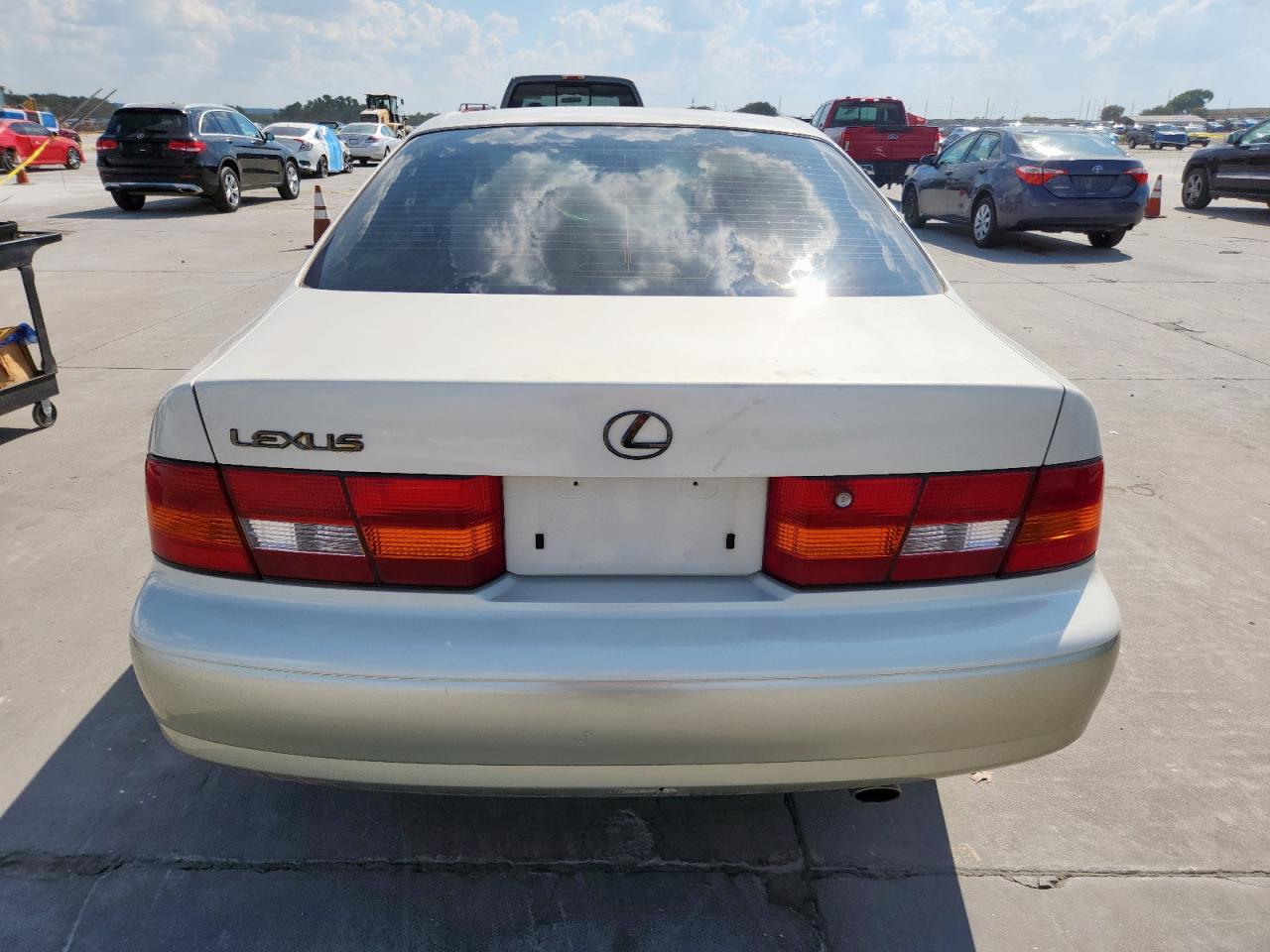 1999 Lexus Es 300 VIN: JT8BF28GXX0200106 Lot: 84796225