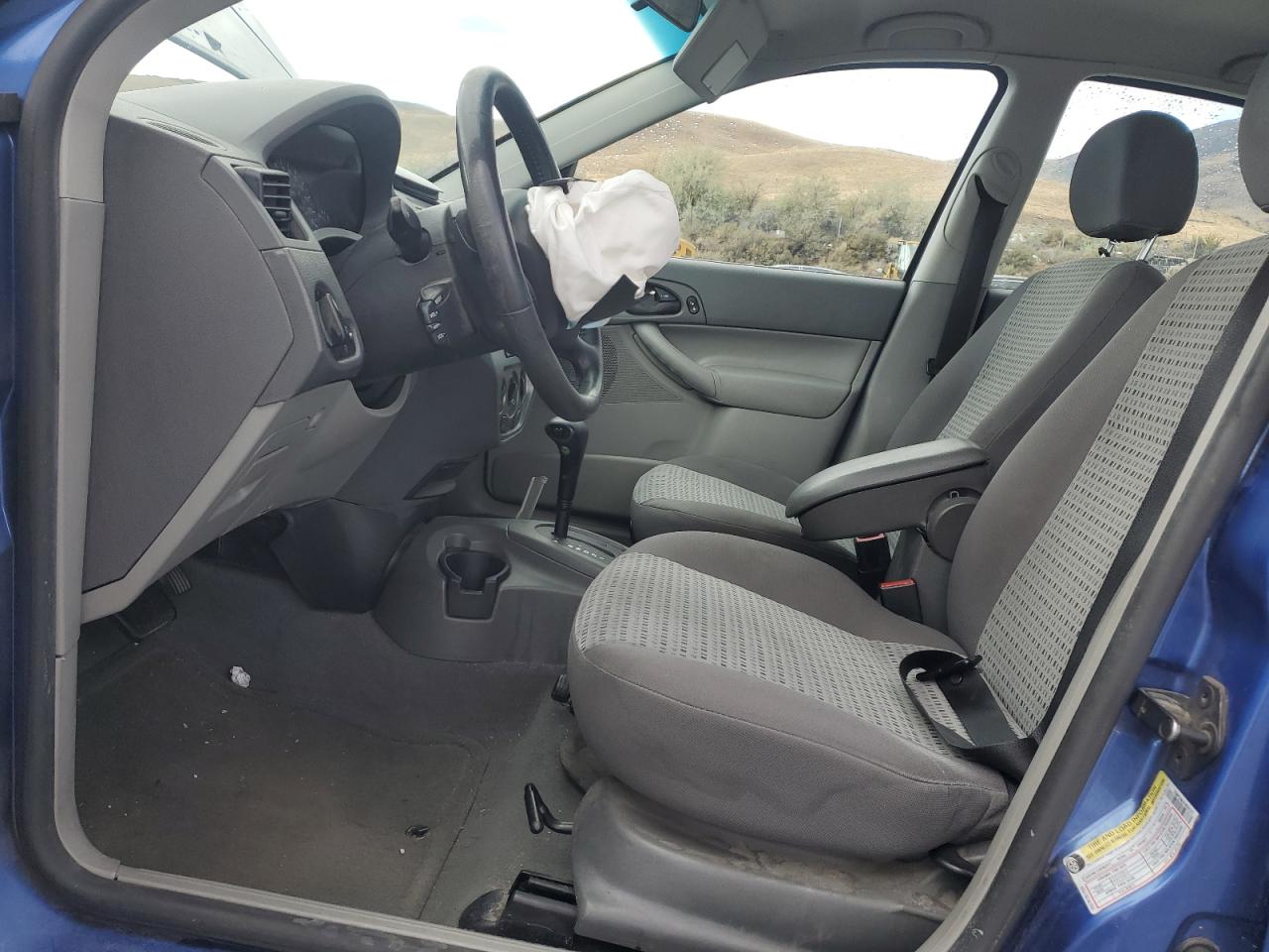 2005 Ford Focus Zx4 VIN: 1FAHP34N35W307372 Lot: 82217455