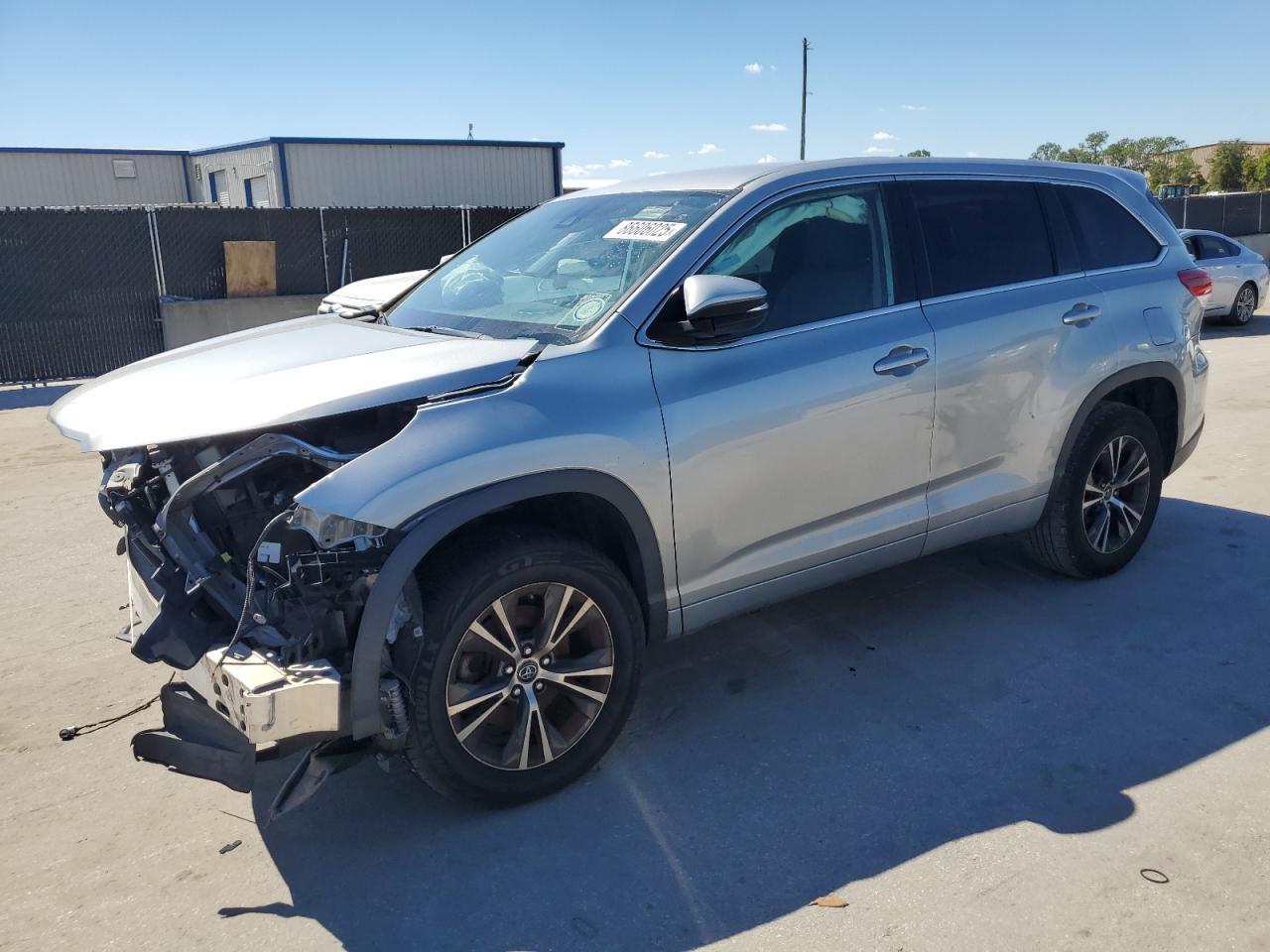 2018 TOYOTA HIGHLANDER SILVER VIN: 5TDZZRFH9JS238765
