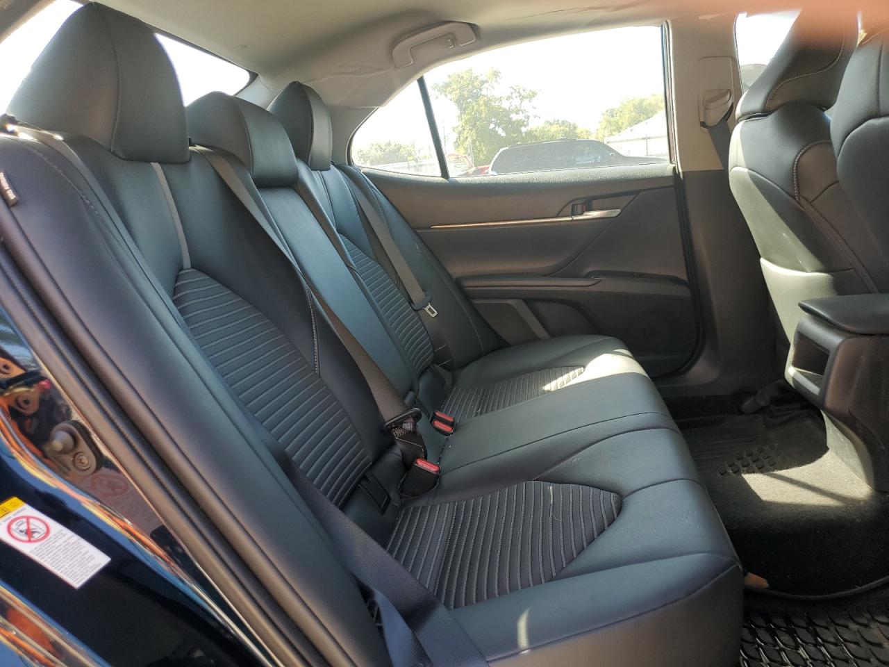 2018 Toyota Camry L VIN: 4T1B11HK3JU619988 Lot: 81951965