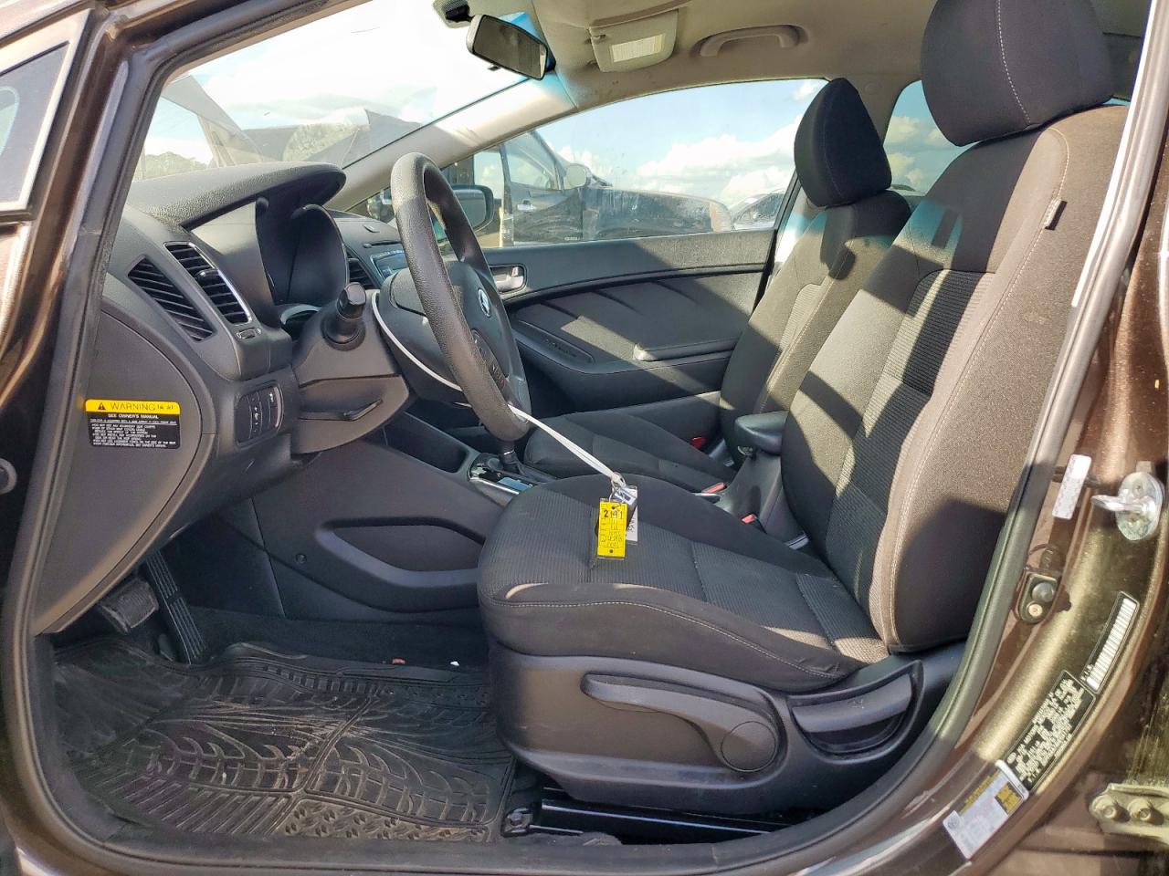 2017 Kia Forte Lx VIN: 3KPFK4A74HE041791 Lot: 82305795