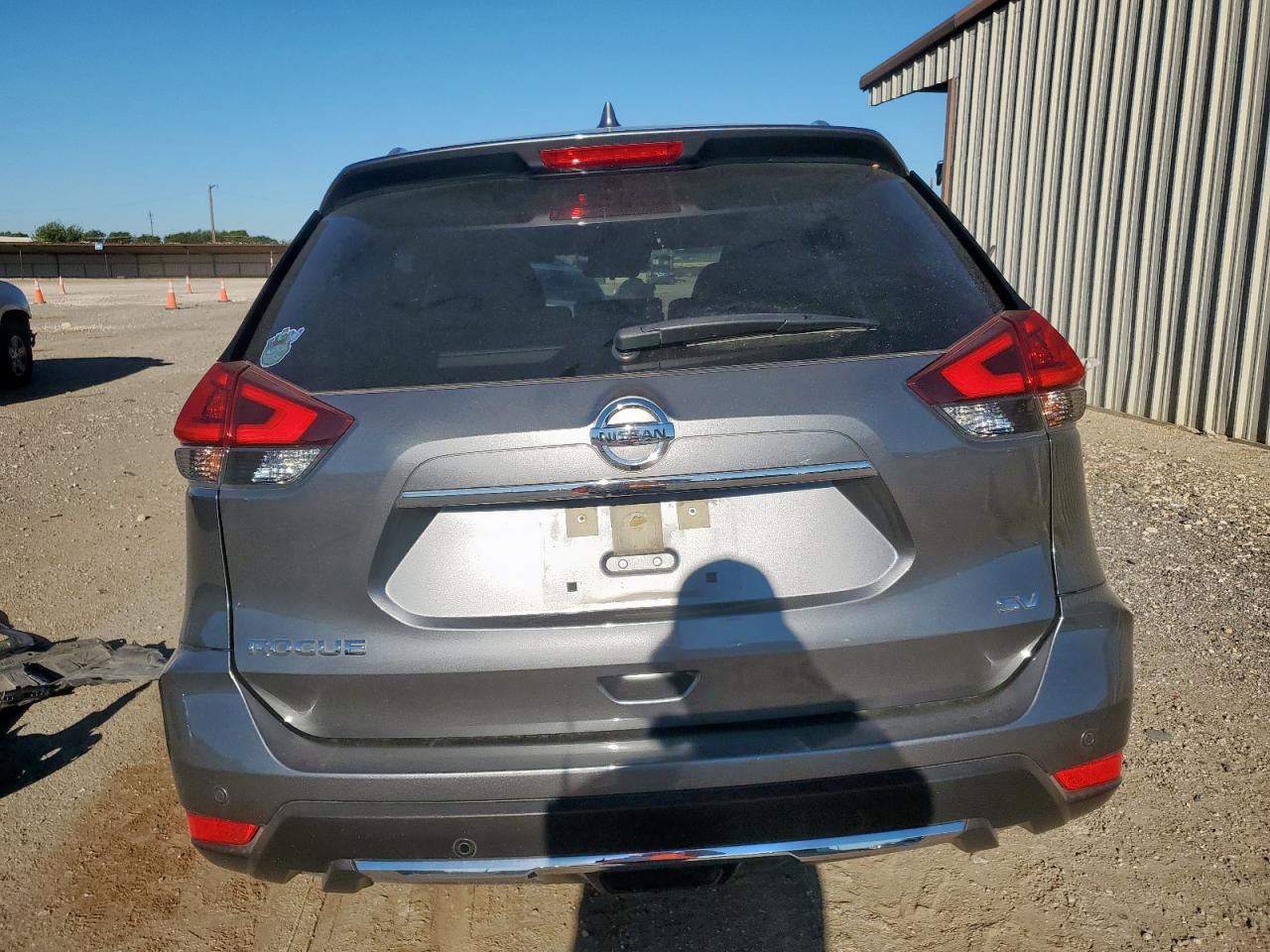 2020 Nissan Rogue S VIN: JN8AT2MT1LW005693 Lot: 90625275