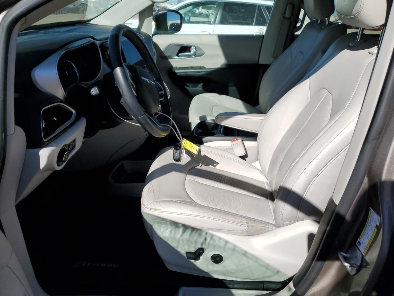 2018 Chrysler Pacifica Hybrid Touring L VIN: 2C4RC1L74JR124843 Lot: 87209765