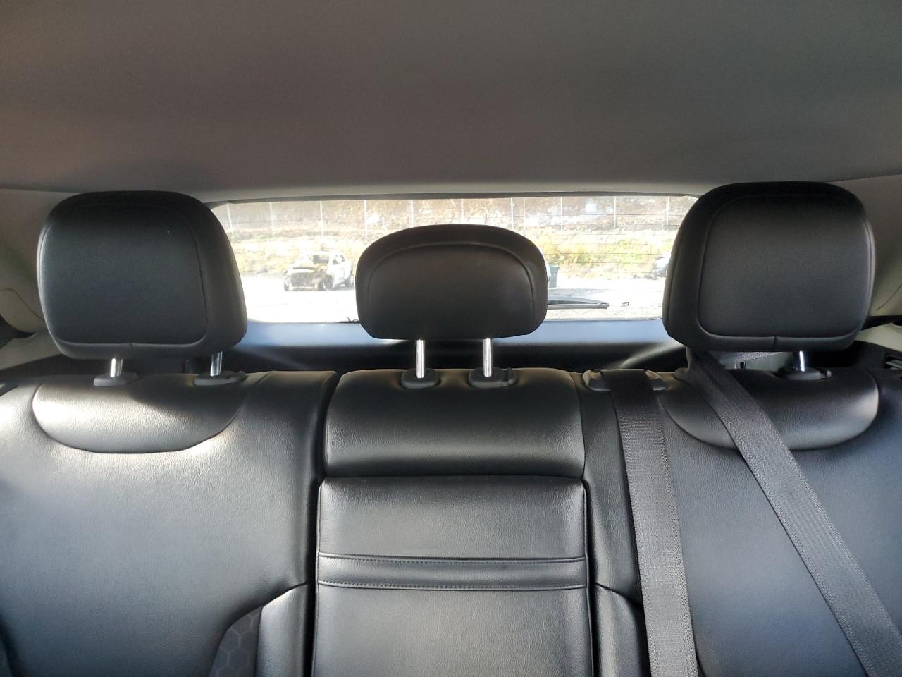 2018 Jeep Compass Latitude VIN: 3C4NJDBB8JT116544 Lot: 82131655