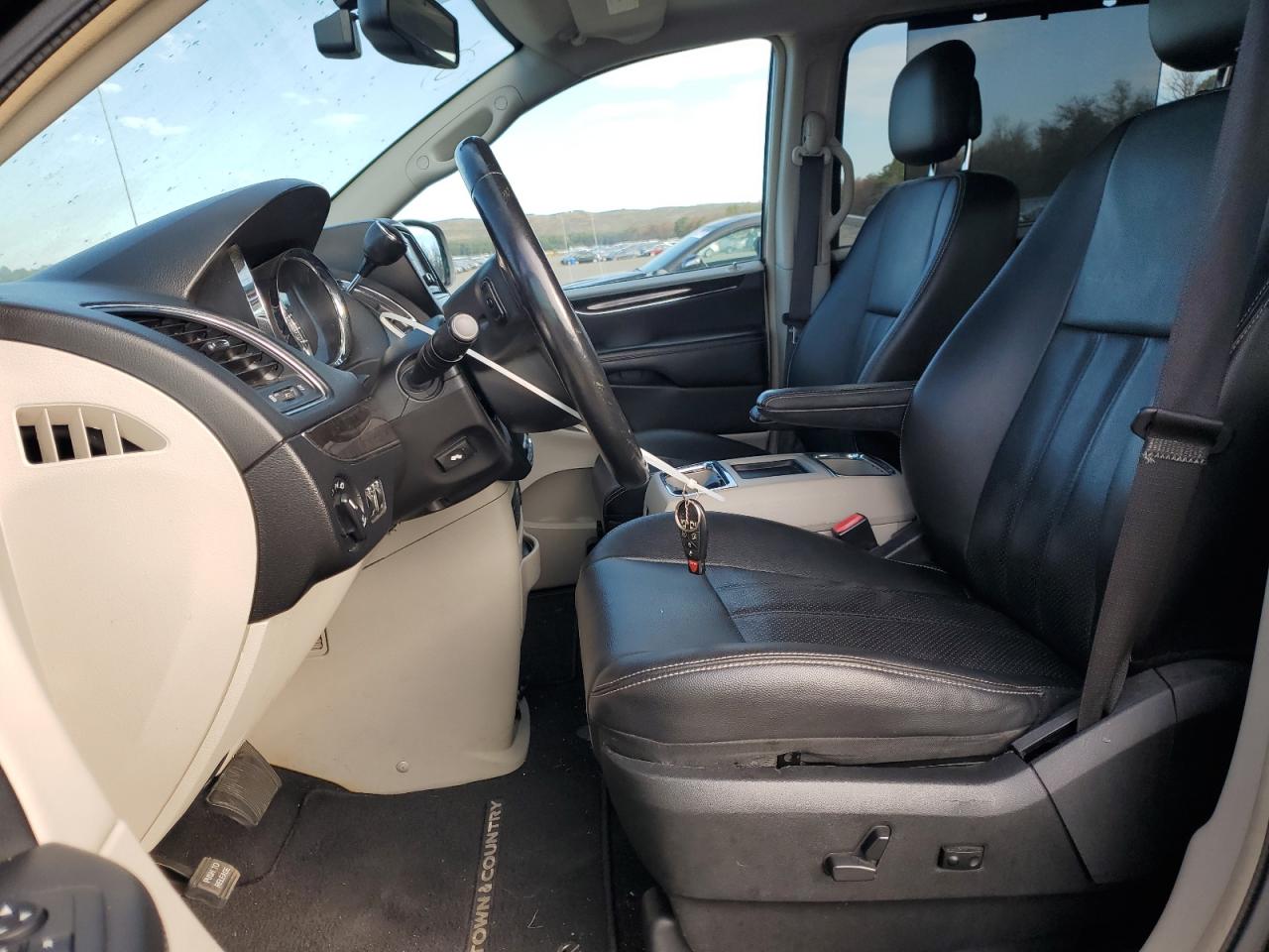 2013 Chrysler Town & Country Touring L VIN: 2C4RC1CG2DR509385 Lot: 84460335
