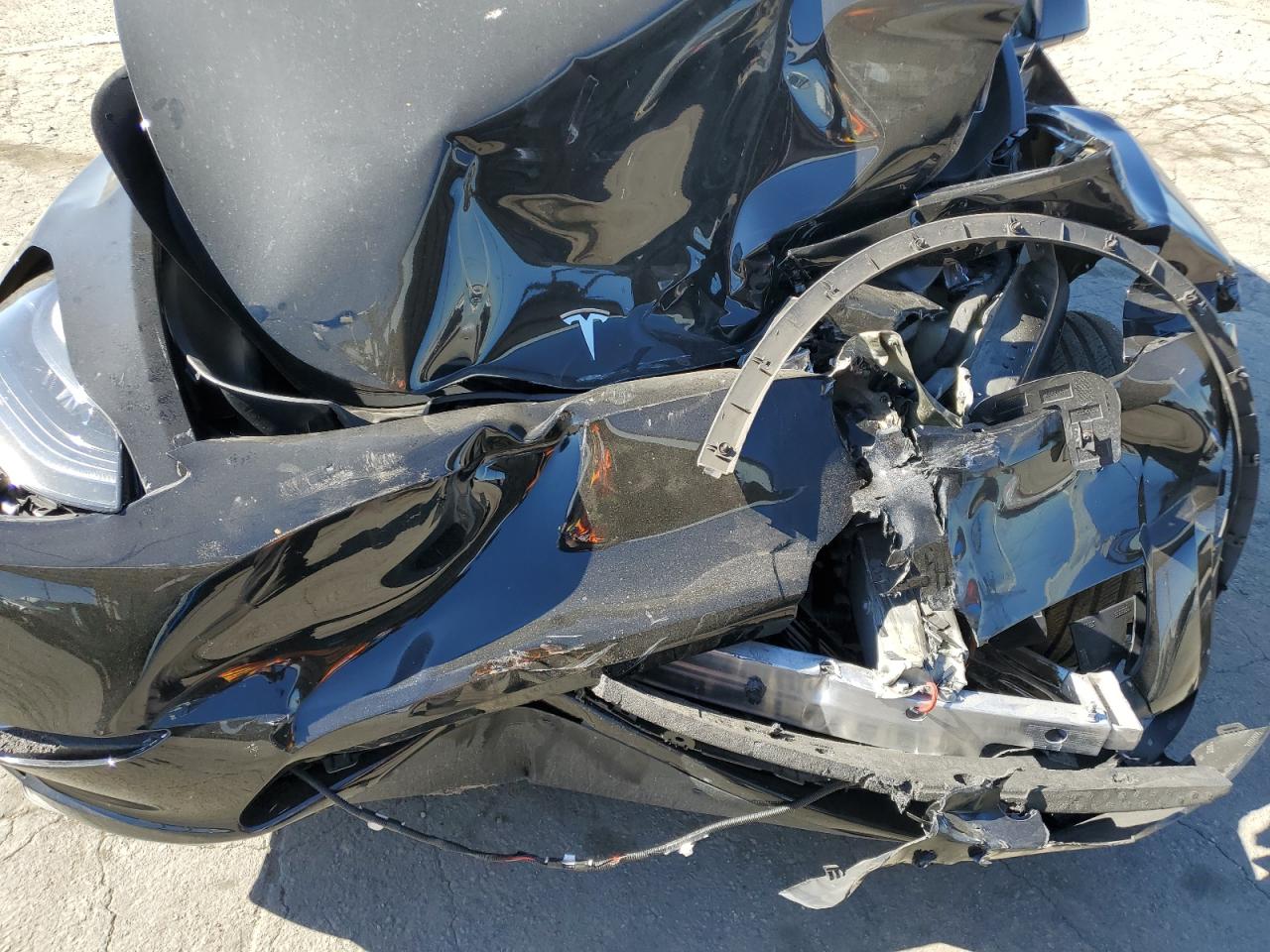 2025 Tesla Model Y VIN: 7SAYGDEF4SF253736 Lot: 82529495