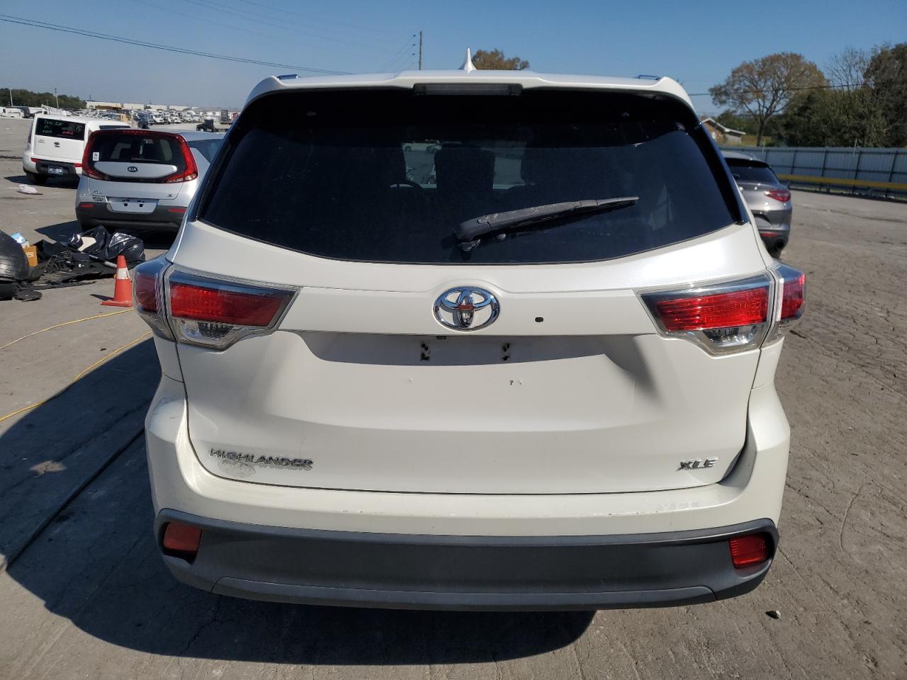 2015 Toyota Highlander Xle VIN: 5TDKKRFH5FS111377 Lot: 85111295