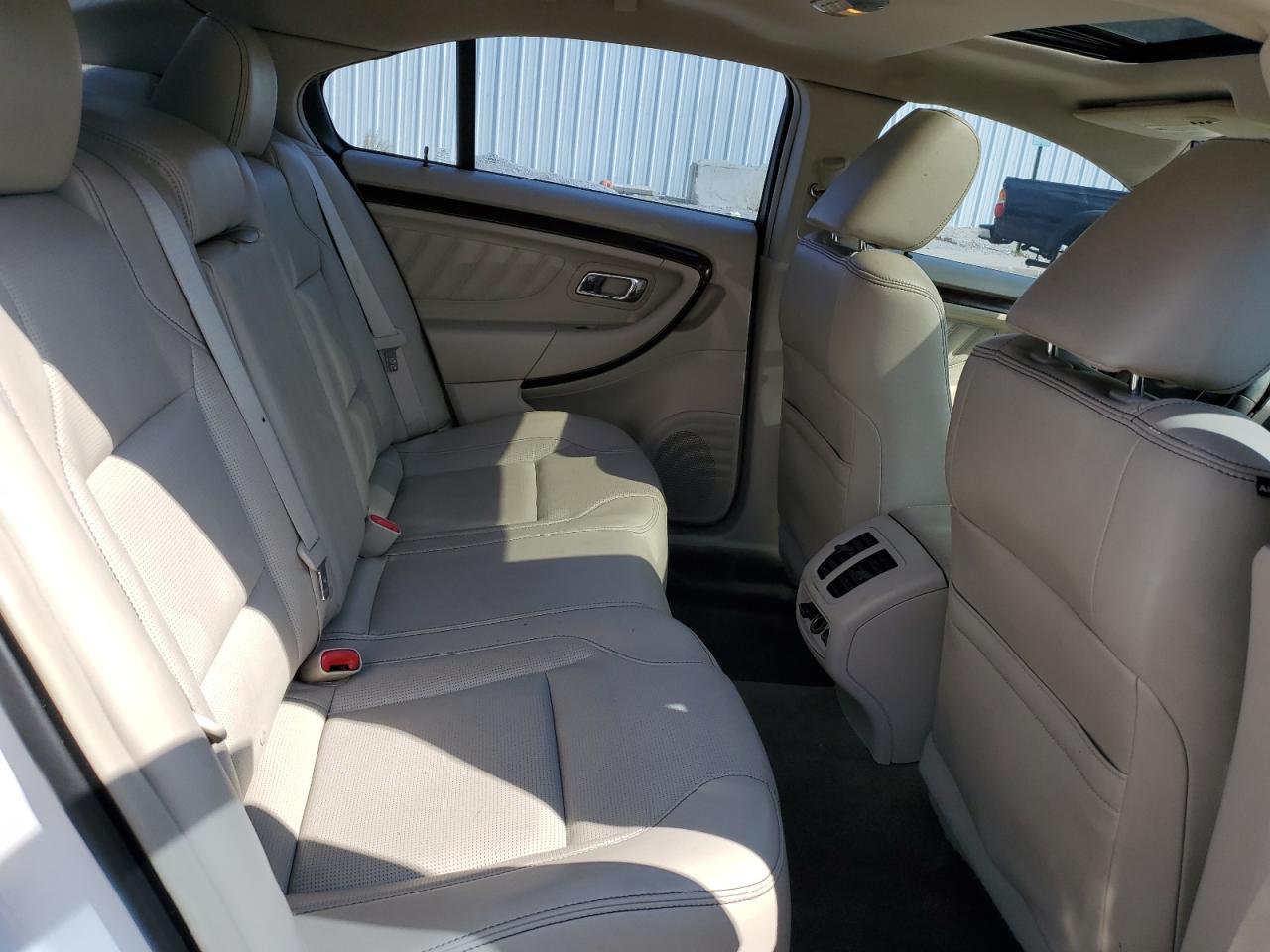 2010 Ford Taurus Limited VIN: 1FAHP2FW4AG118573 Lot: 85264505