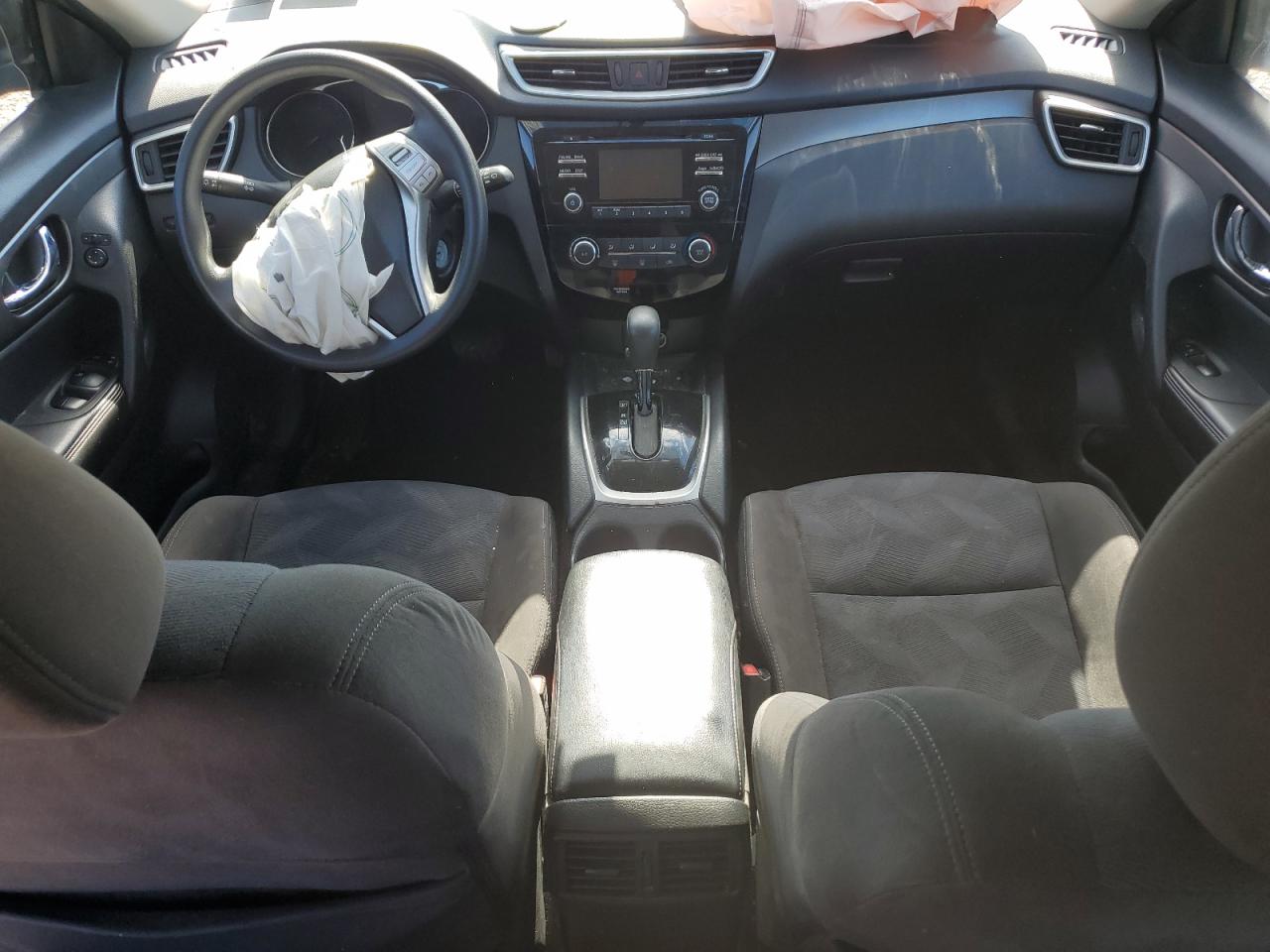 2015 Nissan Rogue S VIN: KNMAT2MV5FP570198 Lot: 82289095