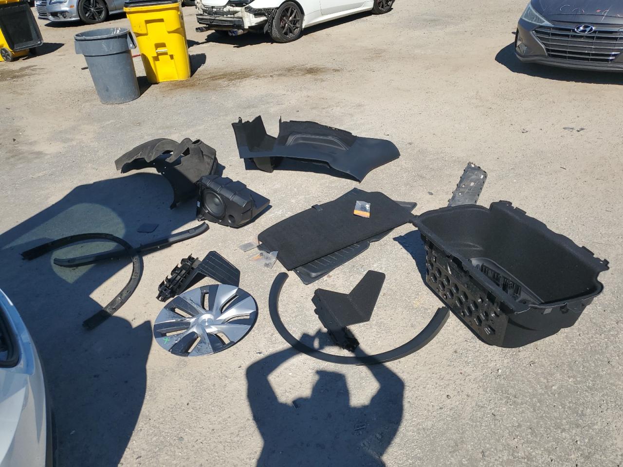 2023 Tesla Model Y VIN: 7SAYGAEE7PF877589 Lot: 87102585