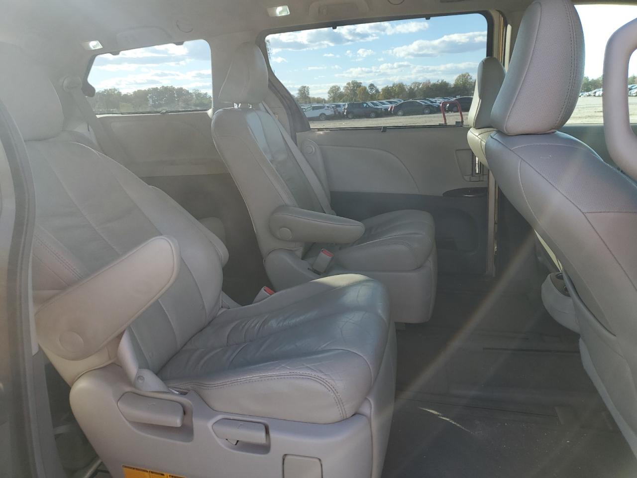 2011 Toyota Sienna Xle VIN: 5TDDK3DC5BS022156 Lot: 87451465