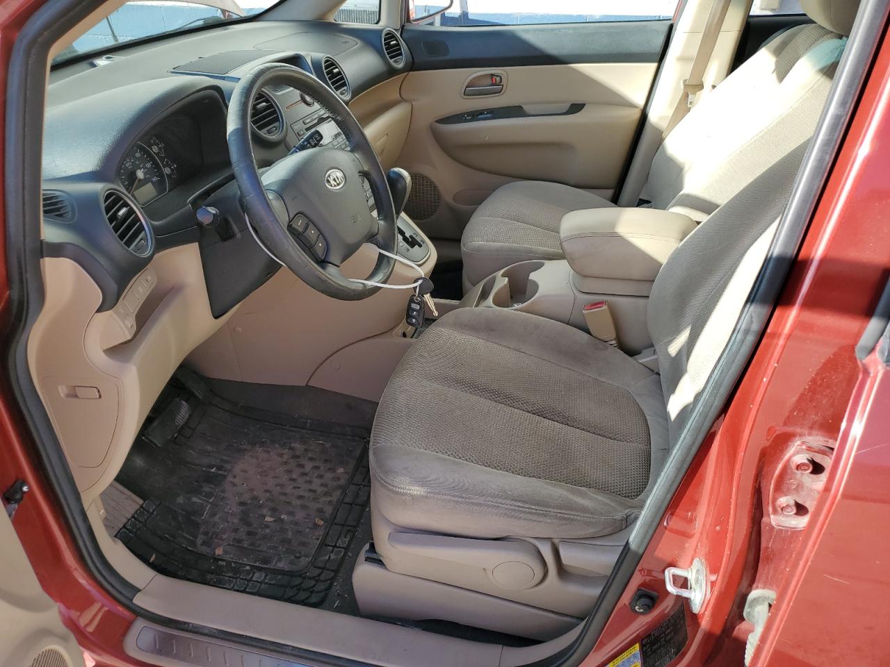 2008 Kia Rondo Lx VIN: KNAFG526X87128797 Lot: 82712585