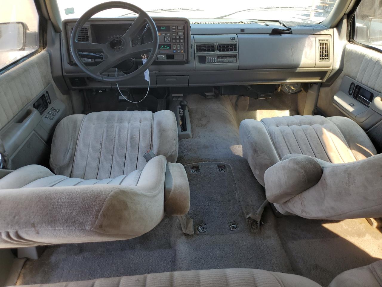 1993 Chevrolet Suburban K2500 VIN: 1GNGK26NXPJ409433 Lot: 85147185