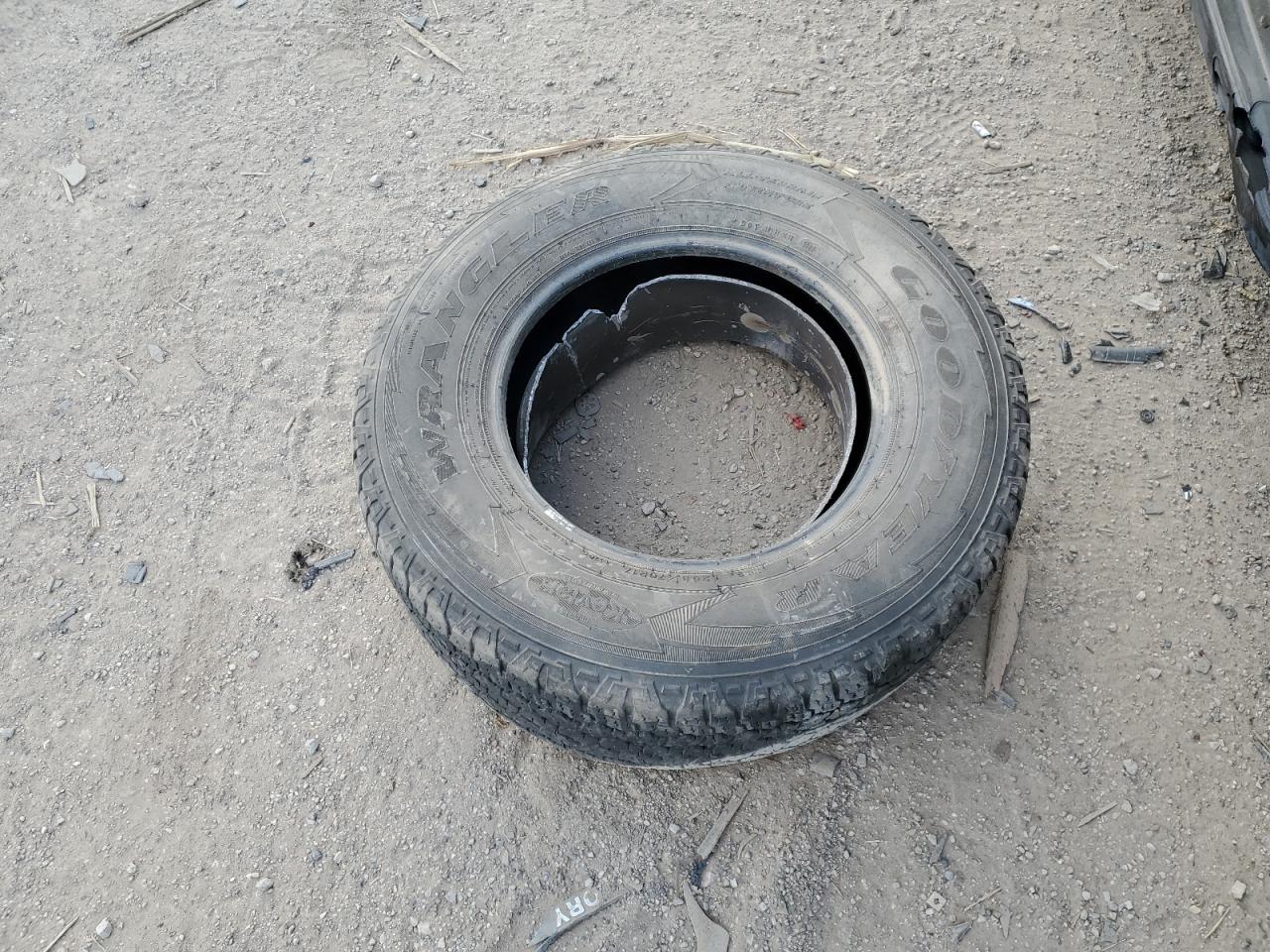 2011 Chevrolet Suburban C1500 Ls VIN: 1GNSCHE04BR199387 Lot: 85268875