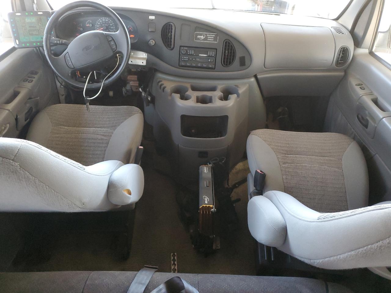 2001 Ford Econoline E150 Wagon VIN: 1FMRE11L61HA97209 Lot: 89450485