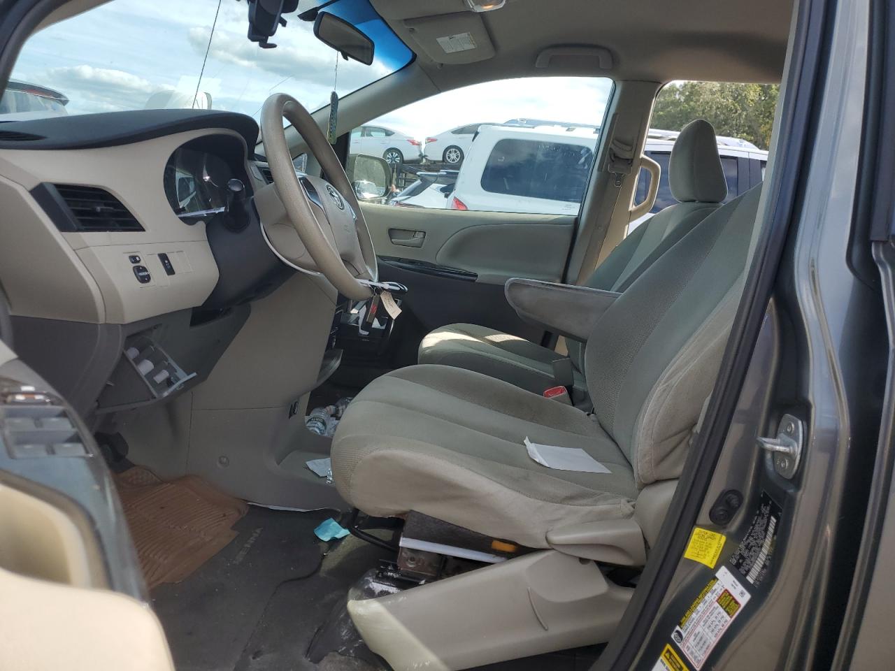 2011 Toyota Sienna Base VIN: 5TDKA3DC4BS008307 Lot: 84420245