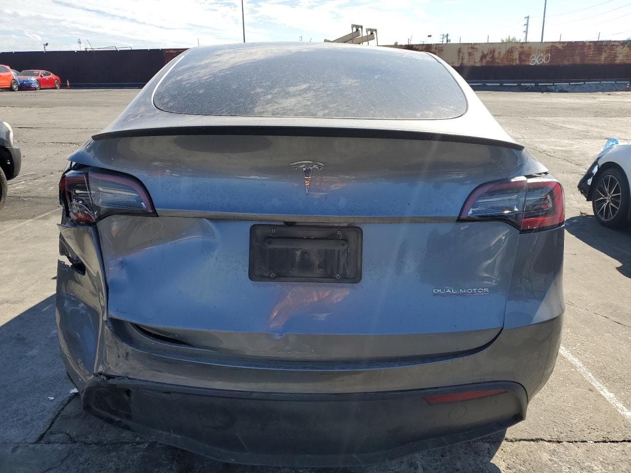 2024 Tesla Model Y VIN: 7SAYGDEF9RF119010 Lot: 85004255