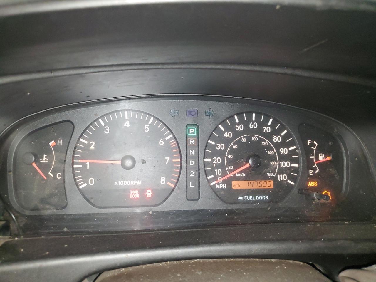 2000 Toyota Sienna Le VIN: 4T3ZF13C0YU238665 Lot: 82257435