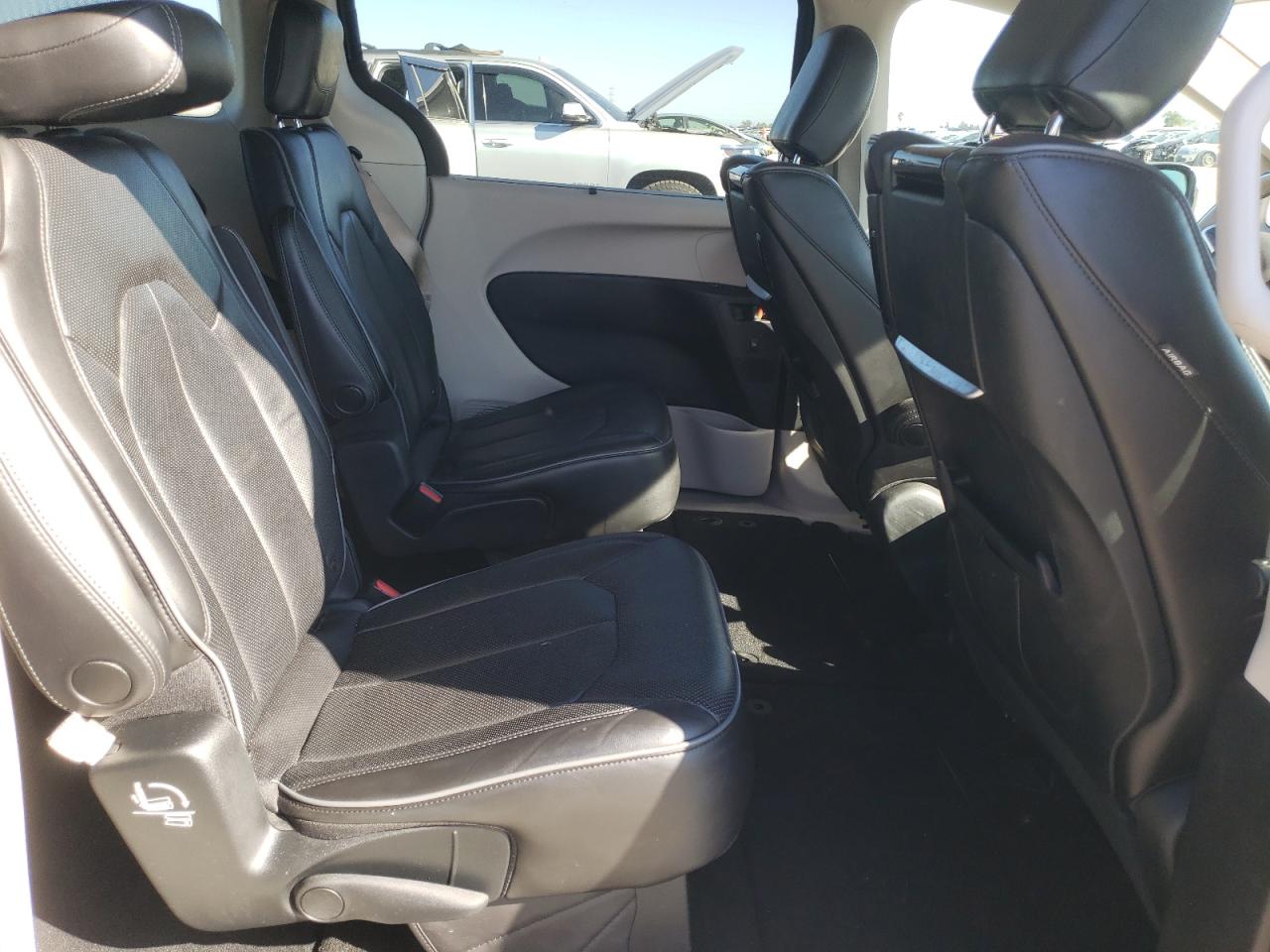 2018 Chrysler Pacifica Limited VIN: 2C4RC1GG5JR357785 Lot: 90327085