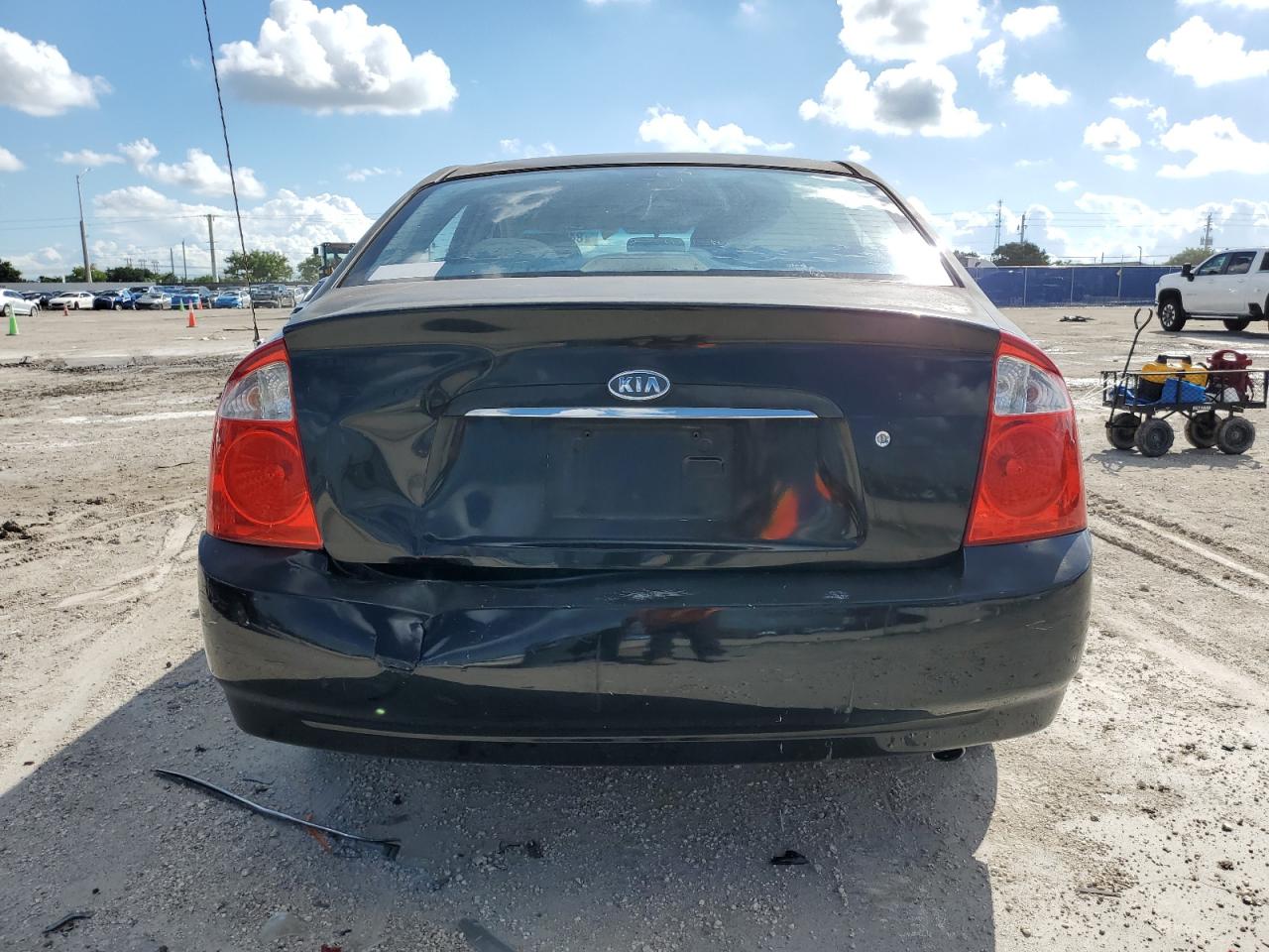 2005 Kia Spectra Lx VIN: KNAFE121655201786 Lot: 84804145