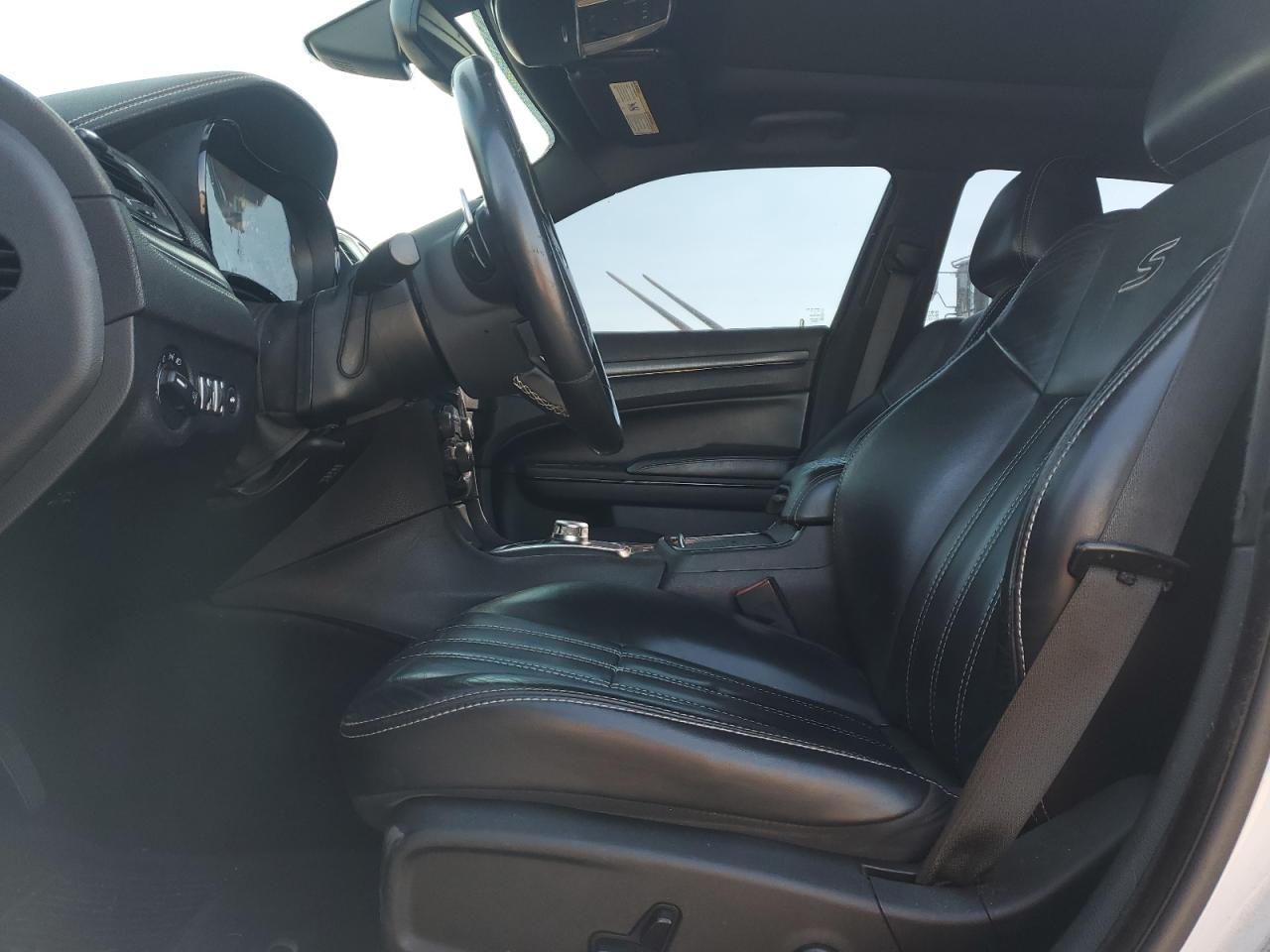 2015 Chrysler 300 S VIN: 2C3CCABT3FH736070 Lot: 82547255