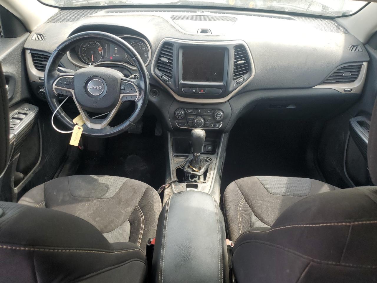 2016 Jeep Cherokee Latitude VIN: 1C4PJLCB0GW233197 Lot: 84464955