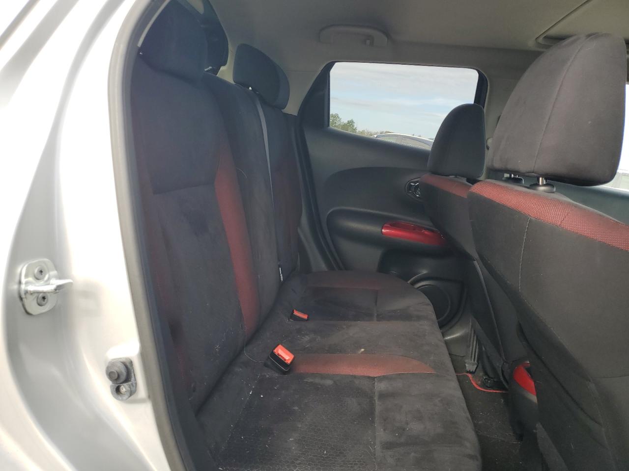 2015 Nissan Juke S VIN: JN8AF5MV9FT557247 Lot: 85529915