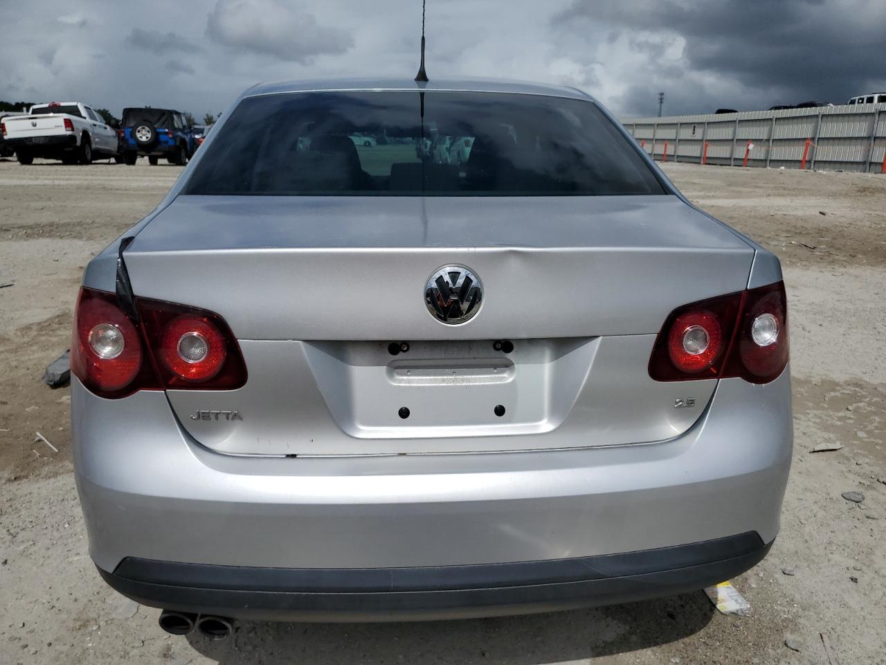 2009 Volkswagen Jetta S VIN: 3VWJM71K49M064745 Lot: 82005455