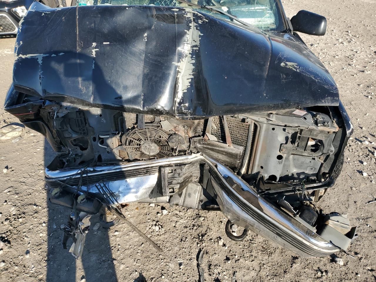 1999 GMC Suburban K2500 VIN: 3GKGK26J9XG527906 Lot: 90121165