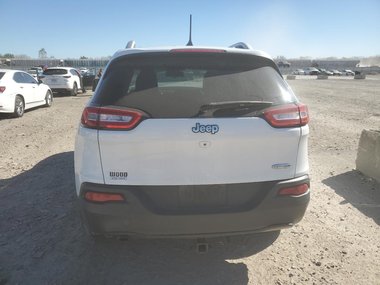 2018 Jeep Cherokee Latitude Plus VIN: 1C4PJLLB8JD518586 Lot: 82608265