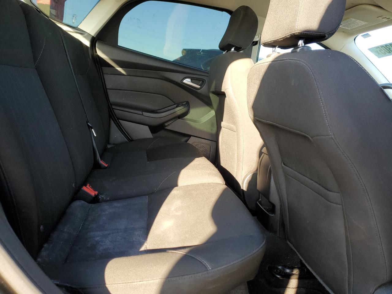 2015 Ford Focus Se VIN: 1FADP3K23FL217553 Lot: 85790305