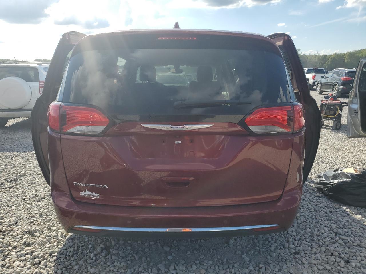 2019 Chrysler Pacifica Touring L VIN: 2C4RC1BG5KR651020 Lot: 84772425