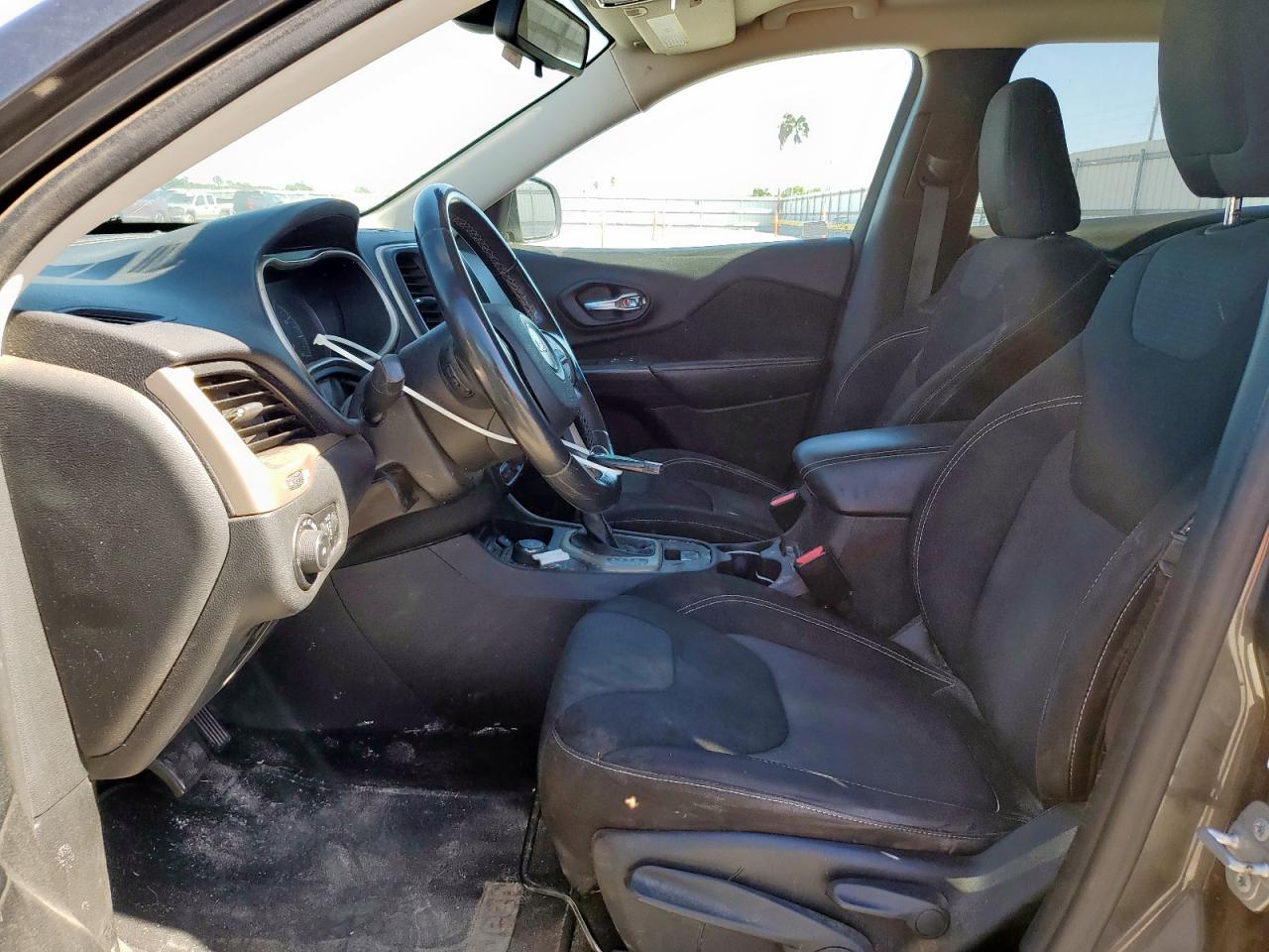 2015 Jeep Cherokee Latitude VIN: 1C4PJMCB0FW734465 Lot: 85425285