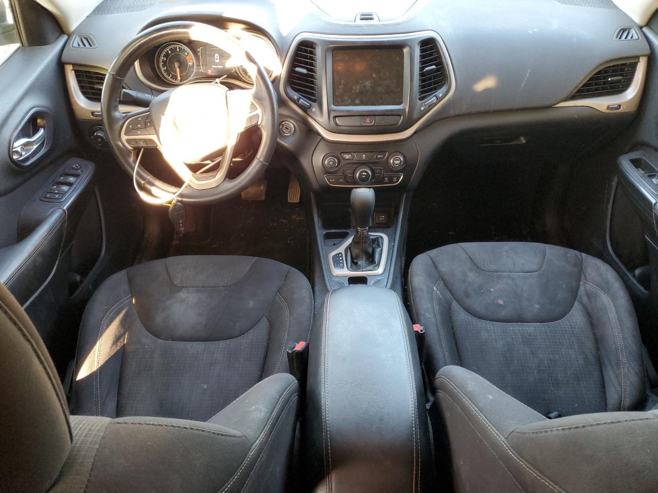 2016 Jeep Cherokee Latitude VIN: 1C4PJLCB0GW107664 Lot: 86885135