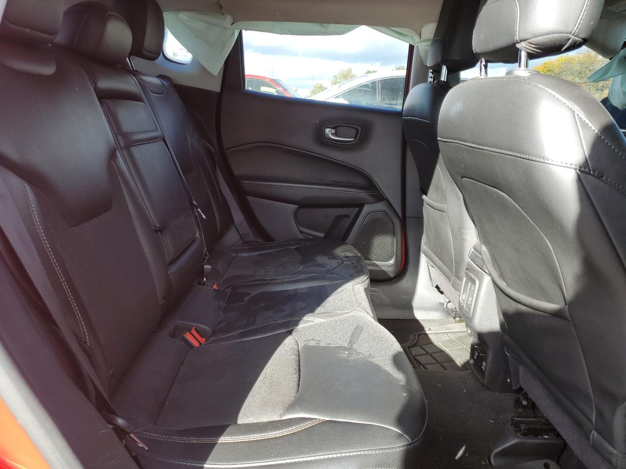 2018 Jeep Compass Latitude VIN: 3C4NJDBB8JT333530 Lot: 89522085