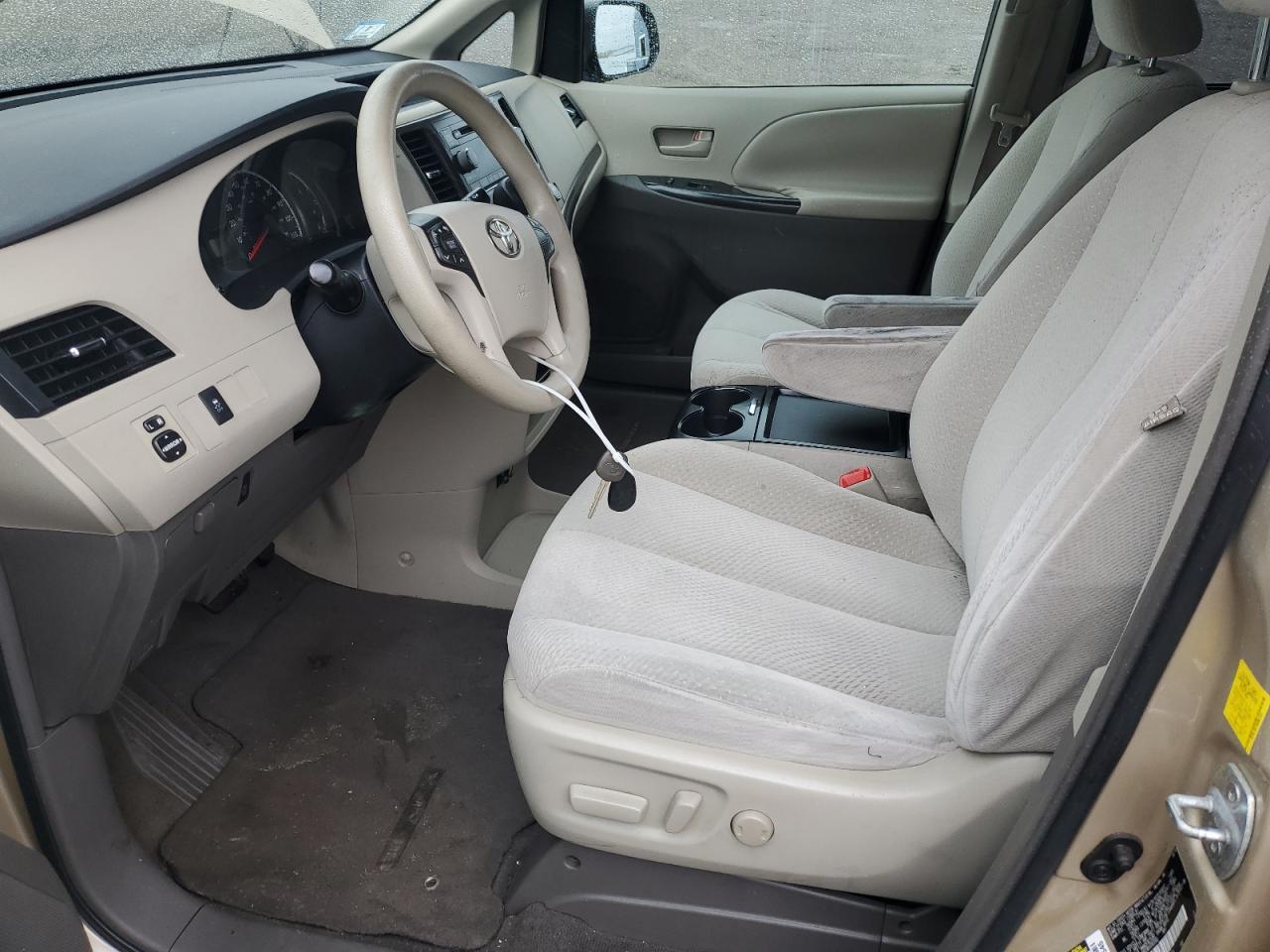 2011 Toyota Sienna Le VIN: 5TDKK3DC8BS083282 Lot: 82201835