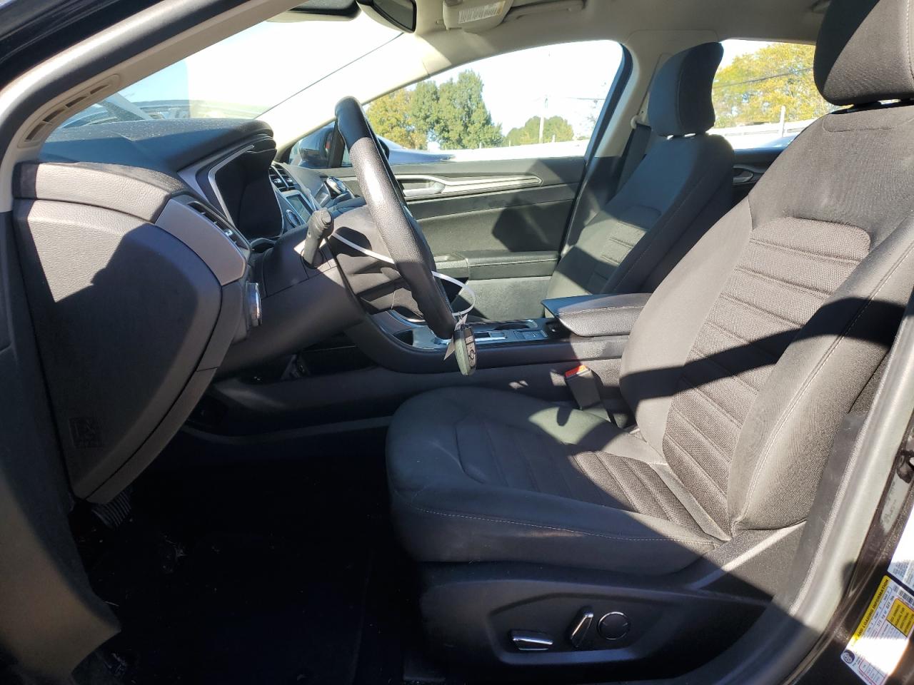 2019 Ford Fusion Se VIN: 3FA6P0LU0KR196857 Lot: 82573015