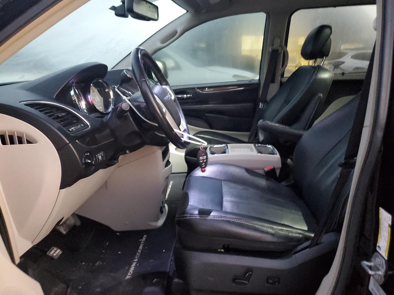 2015 Chrysler Town & Country Touring L VIN: 2C4RC1CG8FR582246 Lot: 84428605