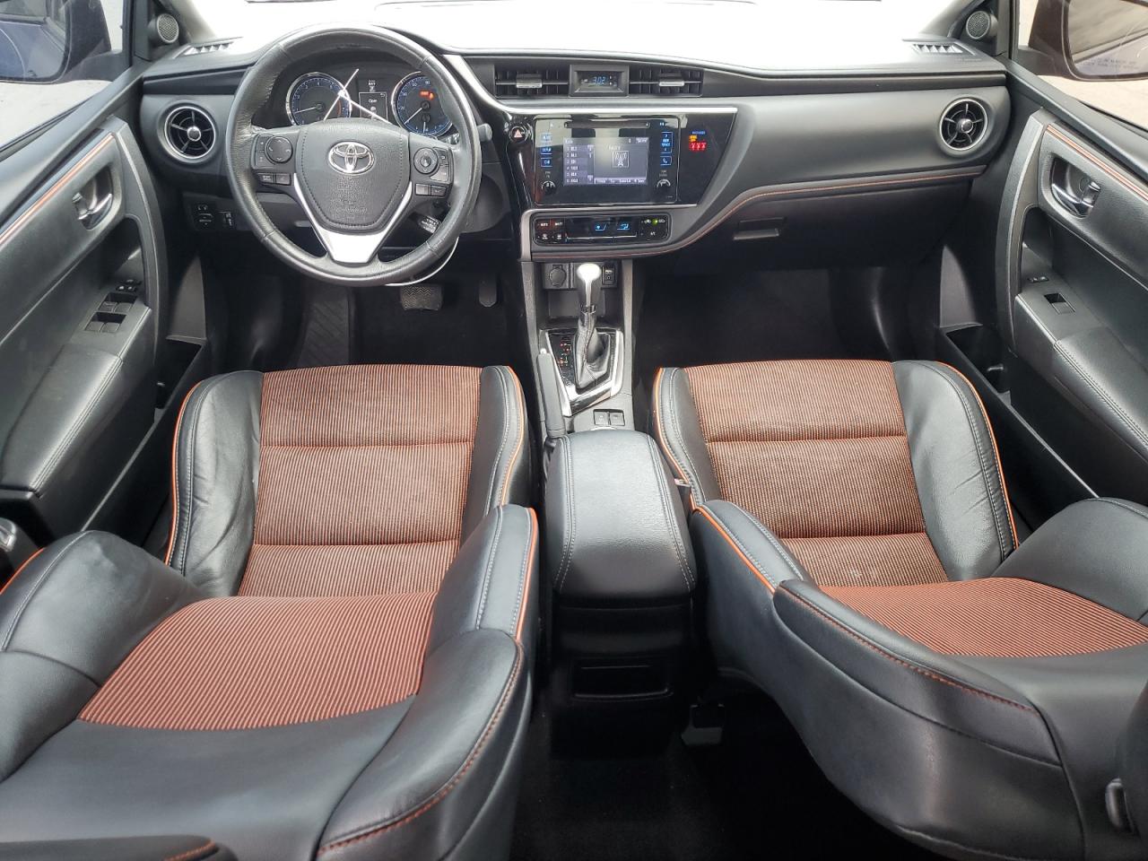 2018 Toyota Corolla L VIN: 5YFBURHE9JP792786 Lot: 85832855