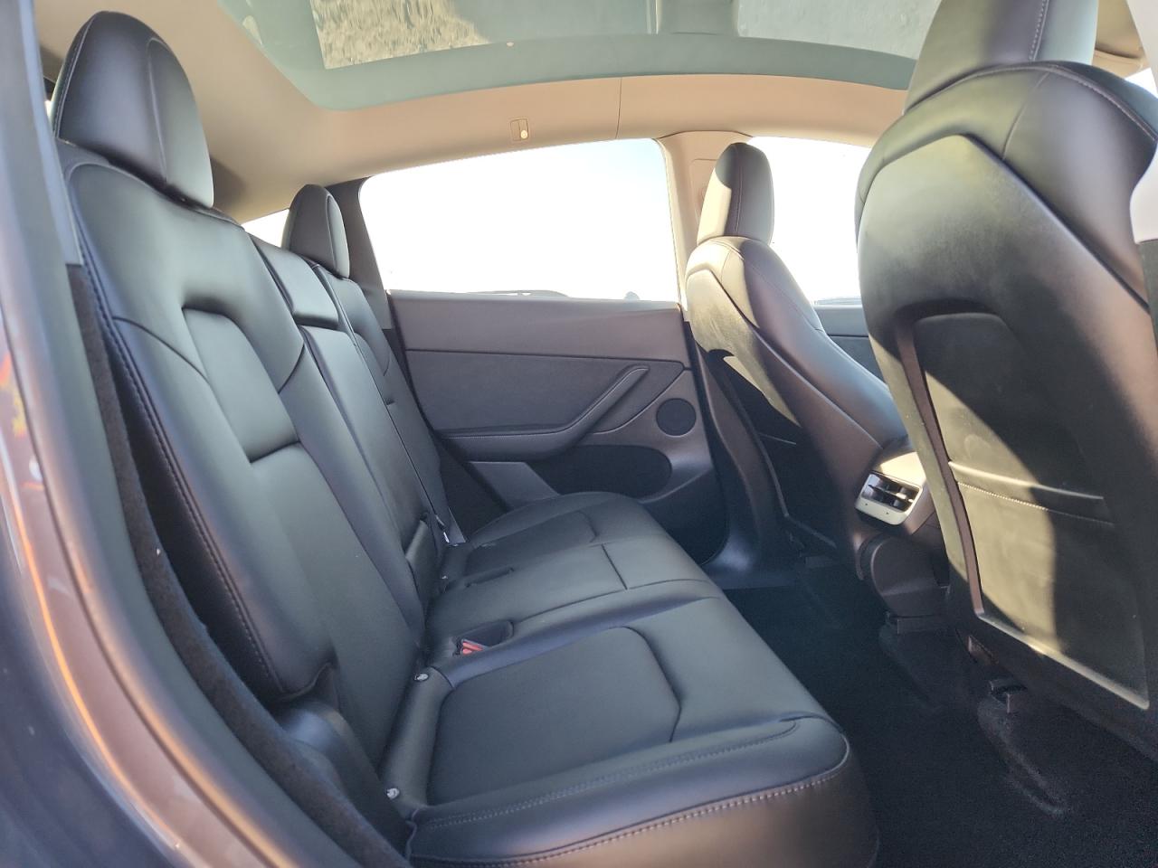 2023 Tesla Model Y VIN: 7SAYGDEEXPA210143 Lot: 82728245