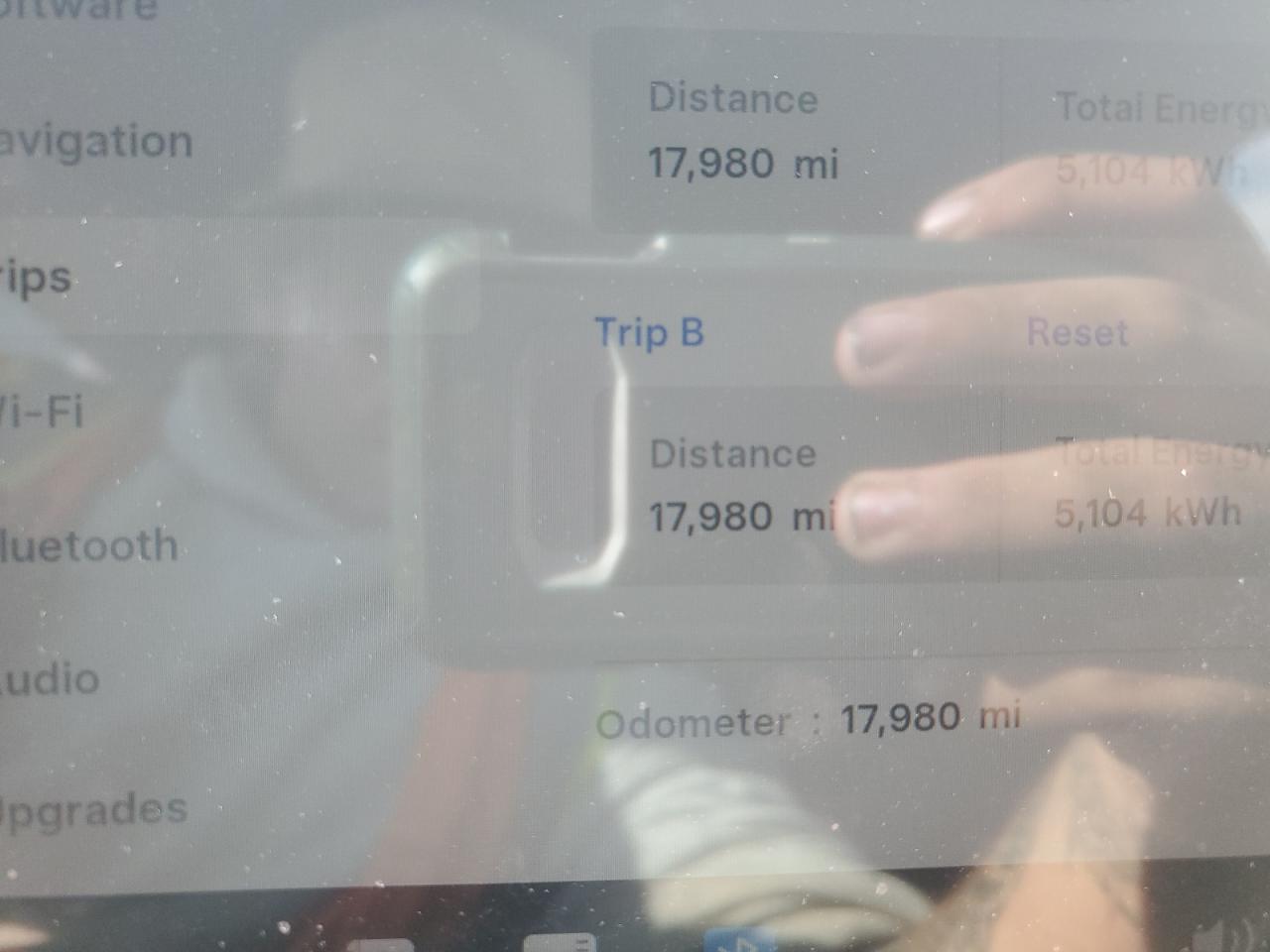 2024 Tesla Model Y VIN: 7SAYGDEE7RF088685 Lot: 85380585