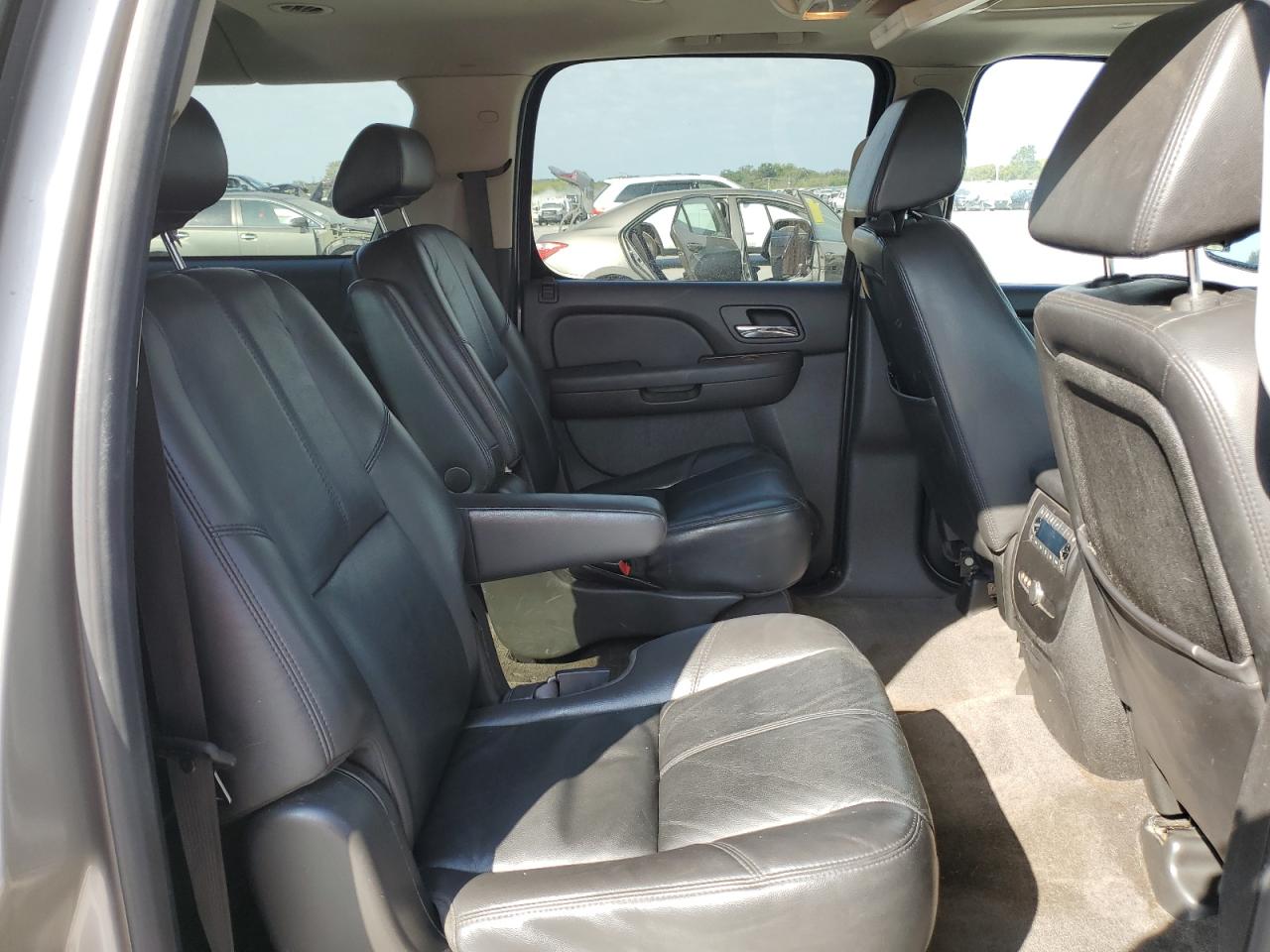 2008 Chevrolet Suburban K1500 Ls VIN: 1GNFK16308J213927 Lot: 81918815