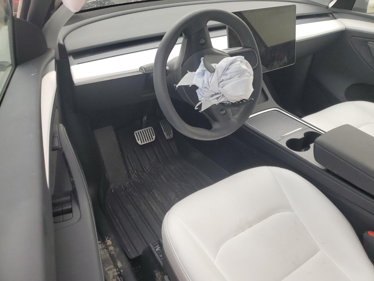 2025 Tesla Model Y VIN: 7SAYGDEE1SA352115 Lot: 89559375