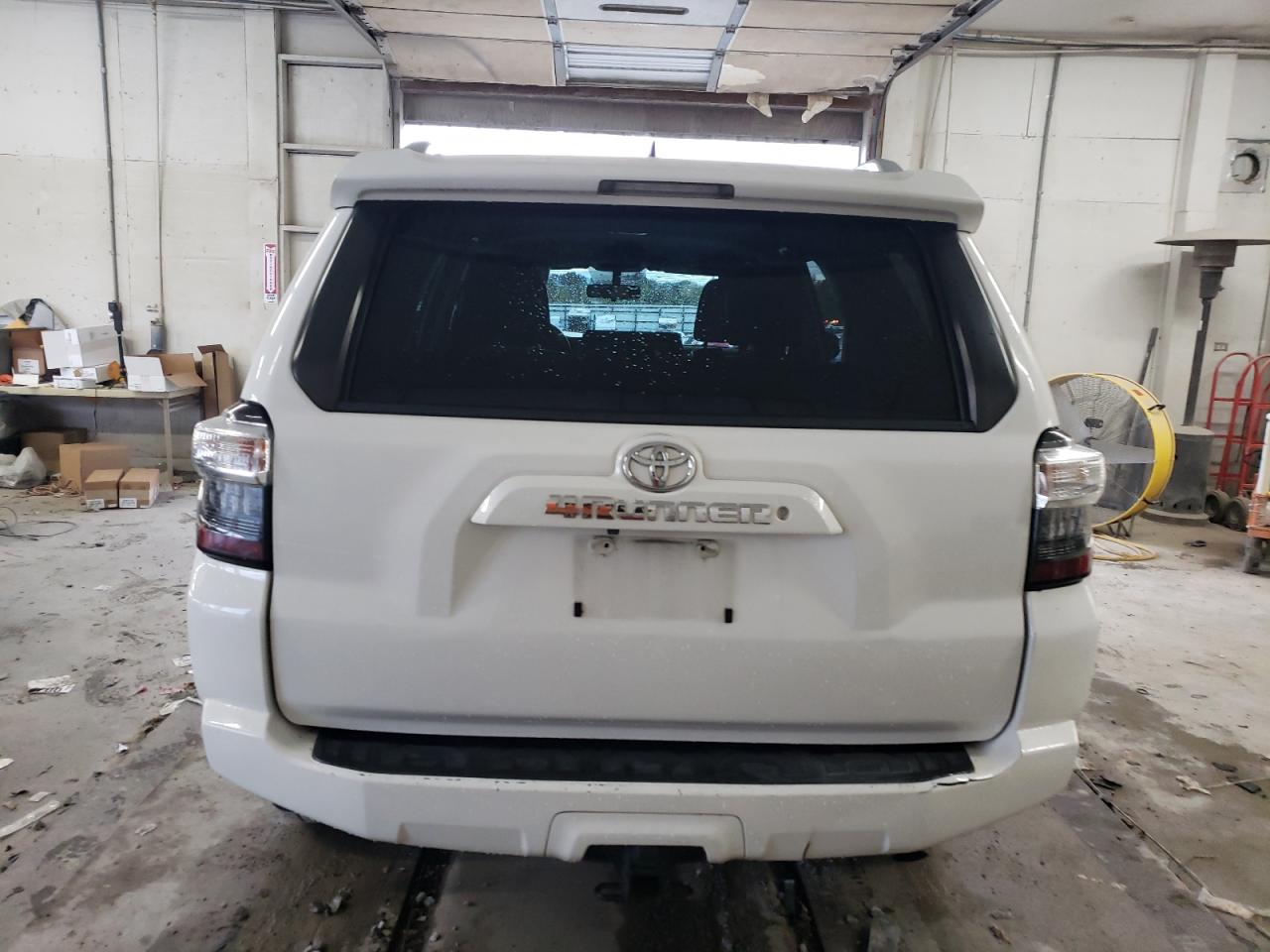 2018 Toyota 4Runner Sr5 VIN: JTEZU5JR0J5178075 Lot: 82738655