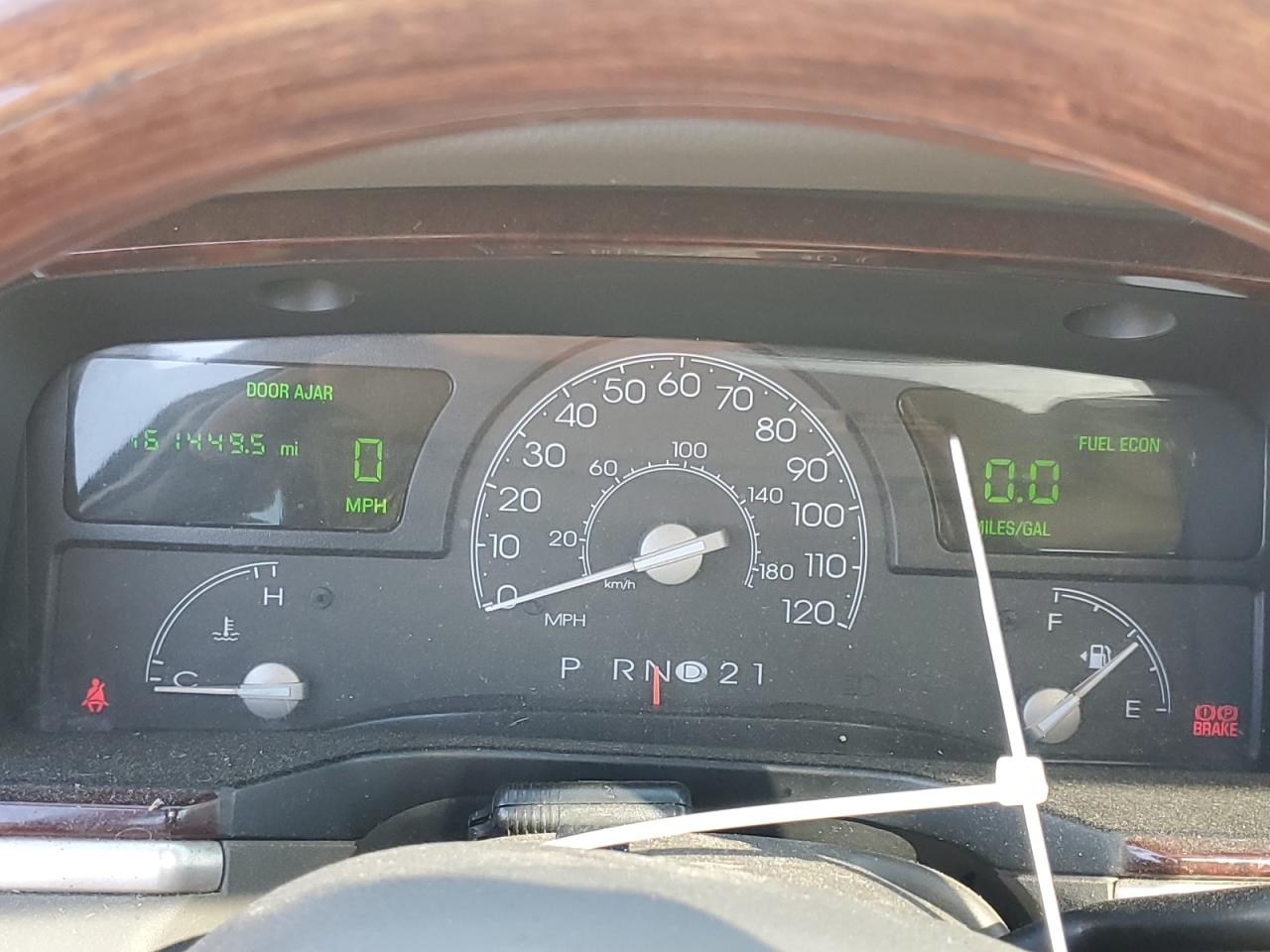 2004 Lincoln Town Car Ultimate VIN: 1LNHM83WX4Y668977 Lot: 85129955